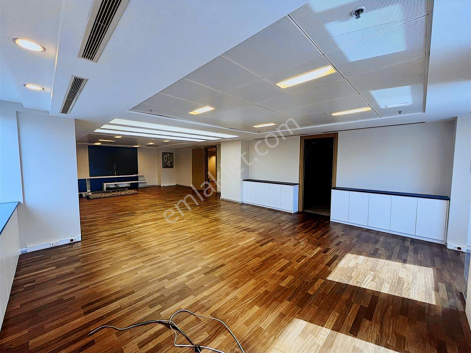 Bahçelievler Basınekspers 'te Kiralık Prestijli Ofis Plaza Katı