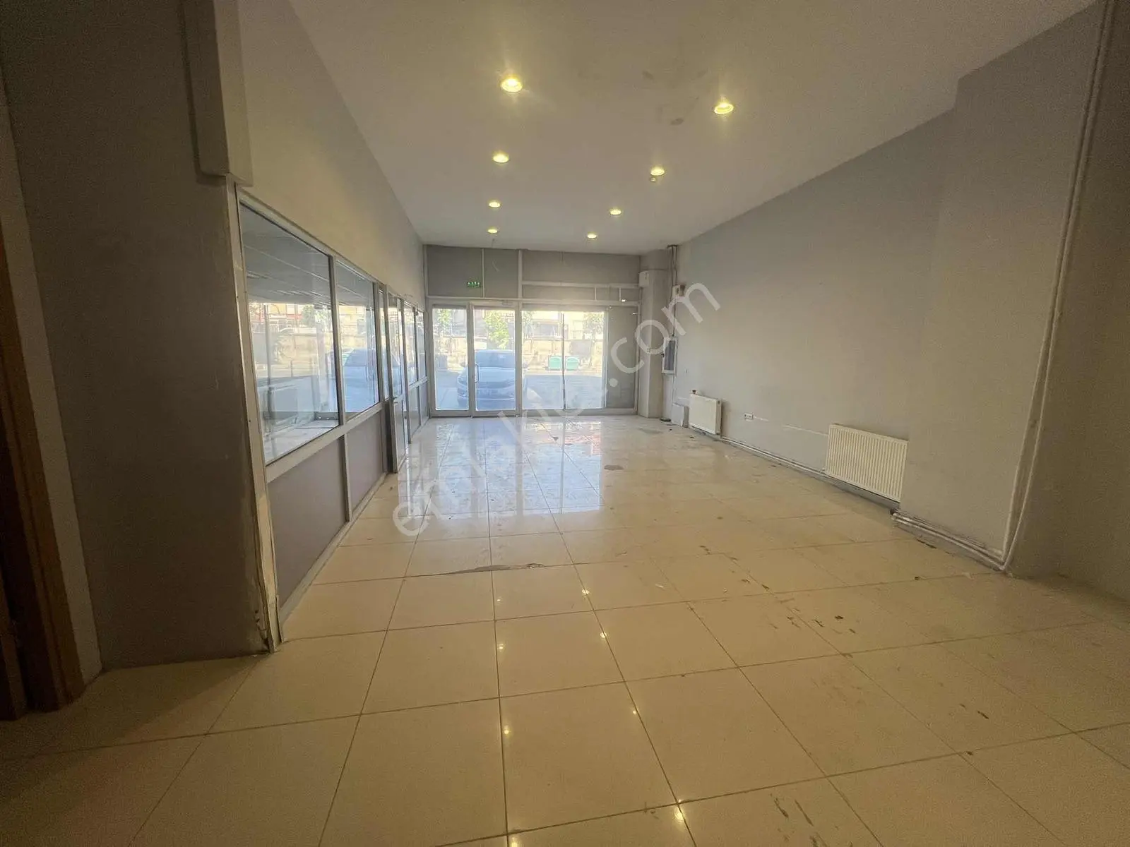 Yenibosna Beyaz Residence 'ta Kiralık Boş Depolu Dükkan Mağaza - Görsel 13