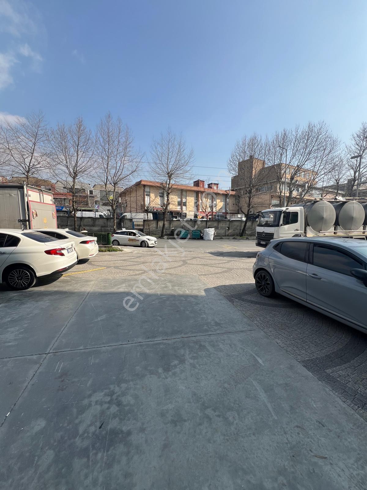 Yenibosna Beyaz Residence 'ta Kiralık Boş Depolu Dükkan Mağaza - Görsel 7