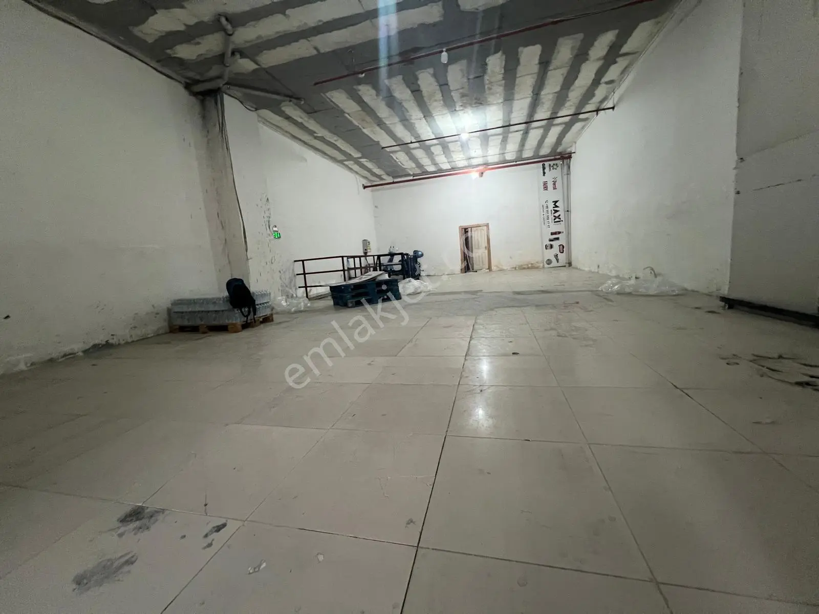 Yenibosna Beyaz Residence 'ta Kiralık Boş Depolu Dükkan Mağaza - Görsel 4