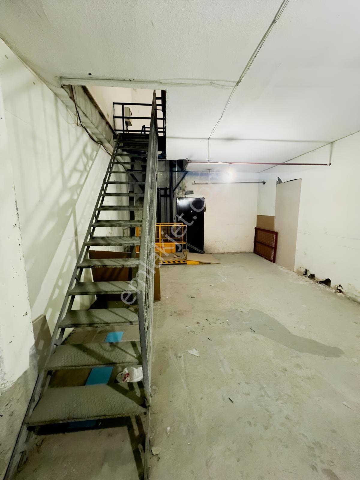 Yenibosna Beyaz Residence 'ta Kiralık Boş Depolu Dükkan Mağaza - Görsel 5
