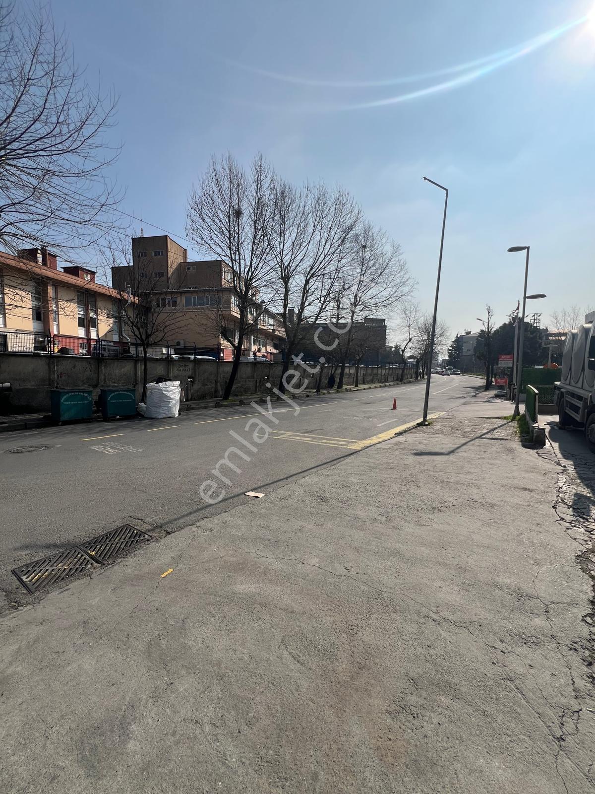 Yenibosna Beyaz Residence 'ta Kiralık Boş Depolu Dükkan Mağaza - Görsel 6