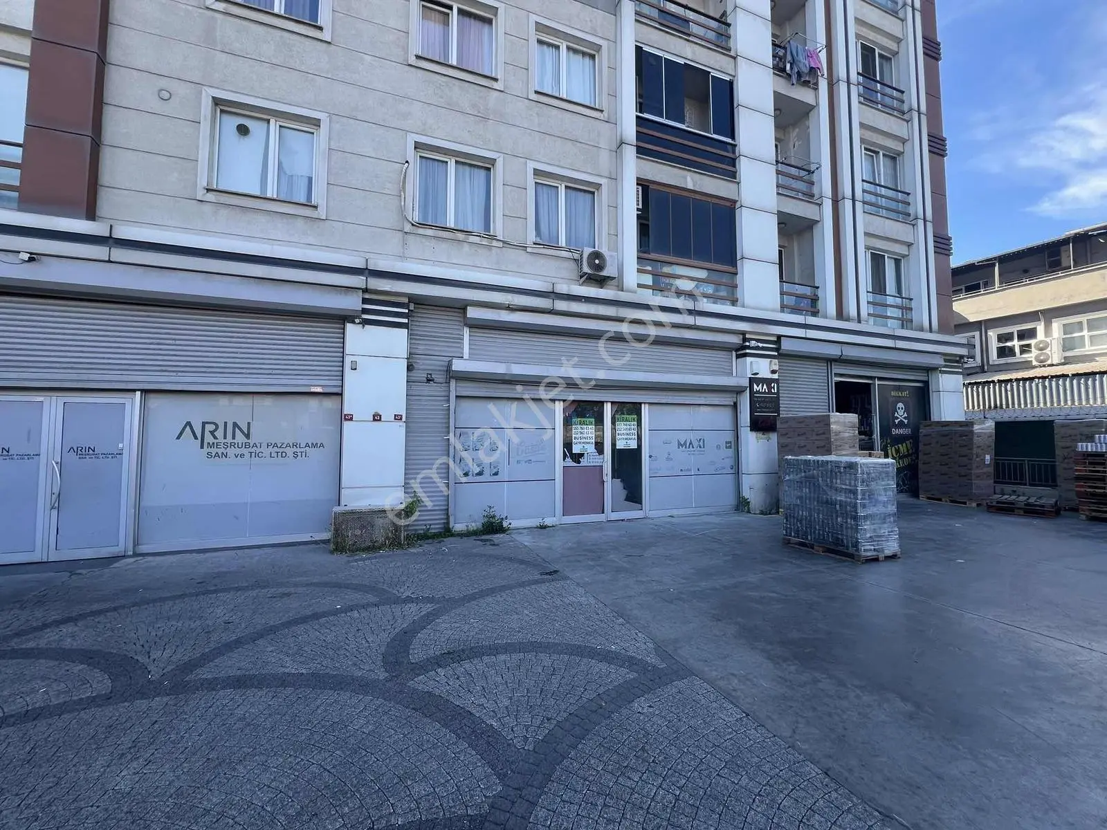 Yenibosna Beyaz Residence 'ta Kiralık Boş Depolu Dükkan Mağaza - Görsel 18