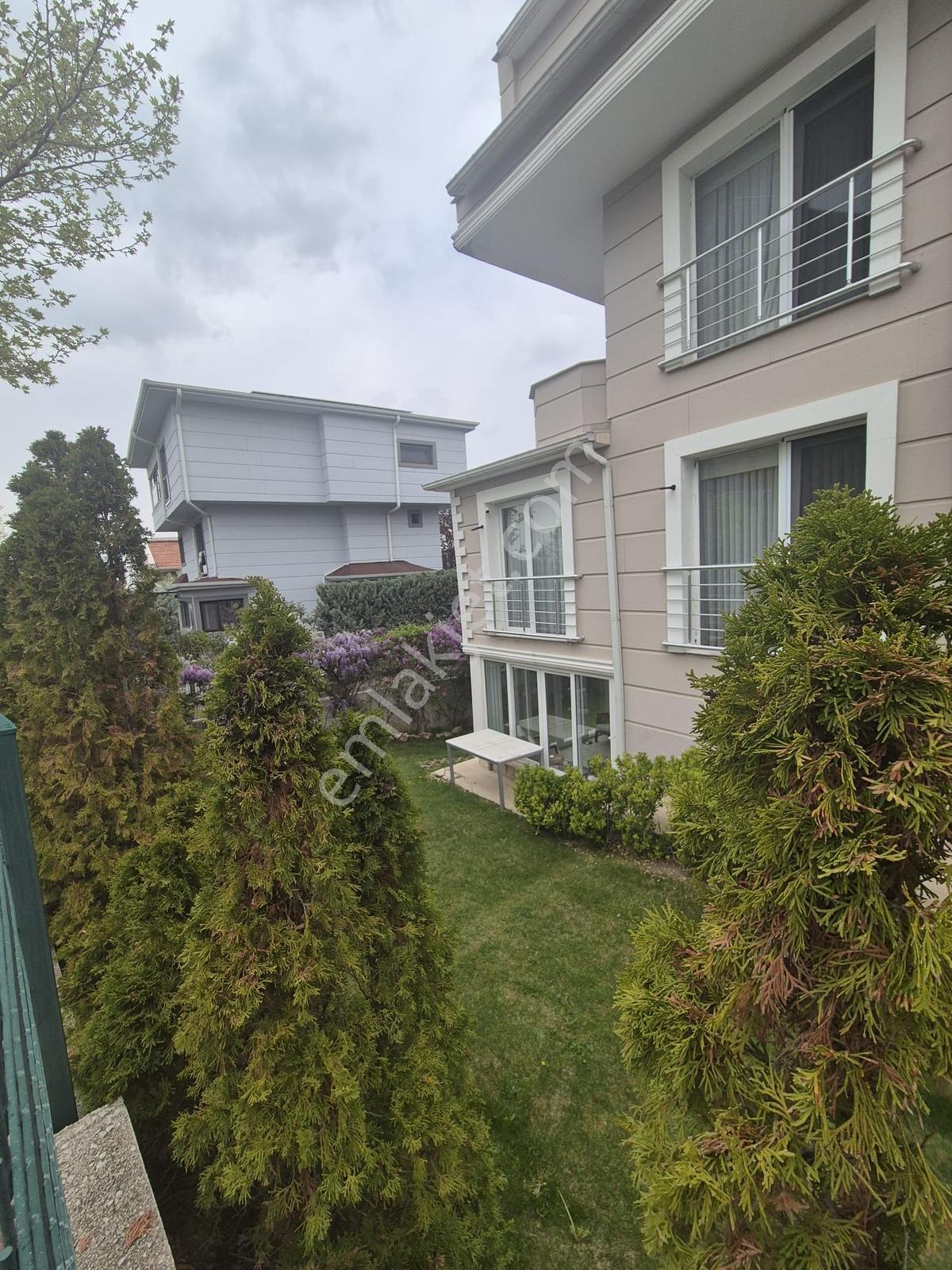 Erva'dan Yıldız 88 Sitesinde 5+2 Yapılı Köşe Villa