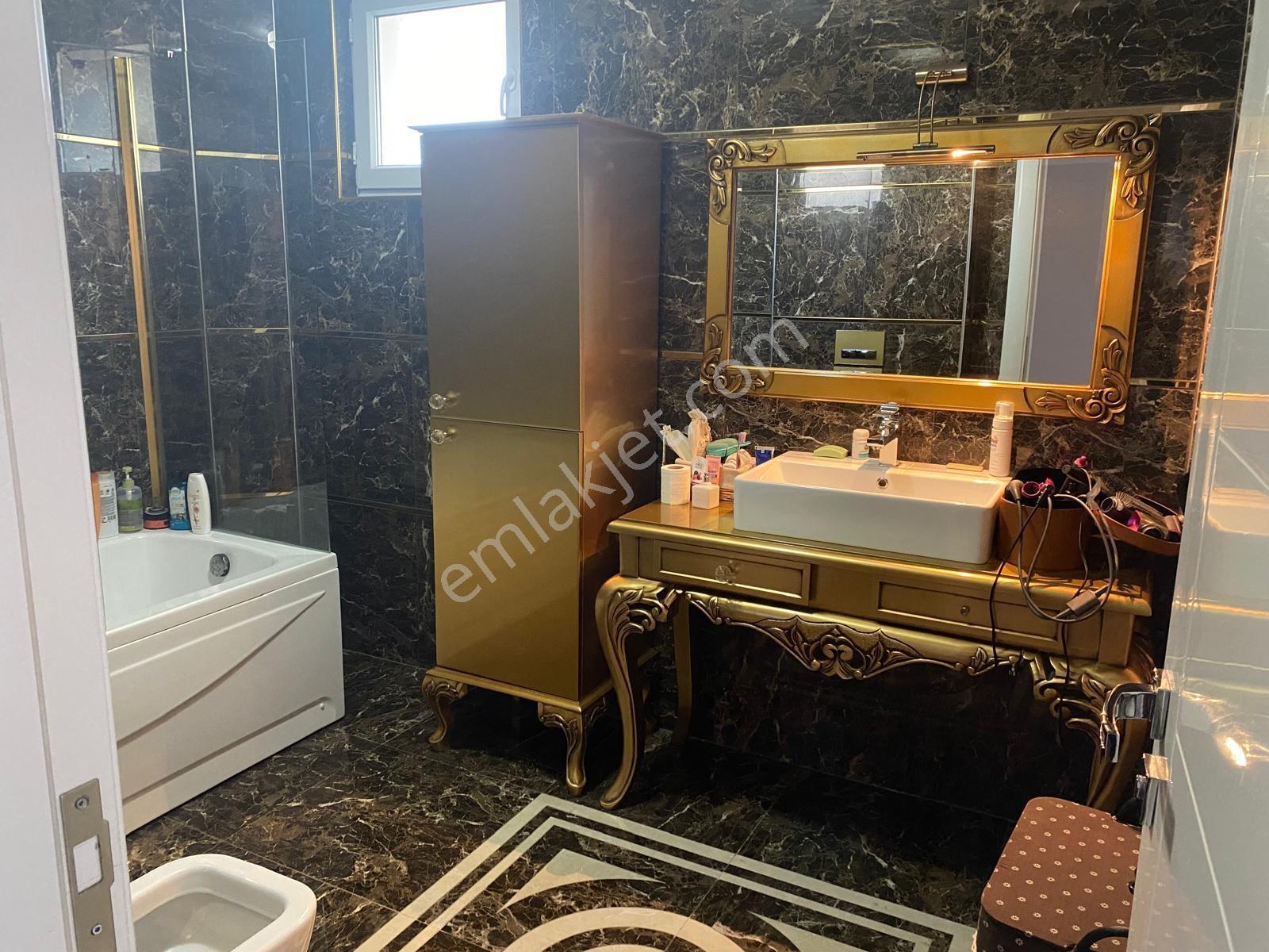 Erva'dan Yıldız 88 Sitesinde 5+2 Yapılı Köşe Villa - Görsel 23