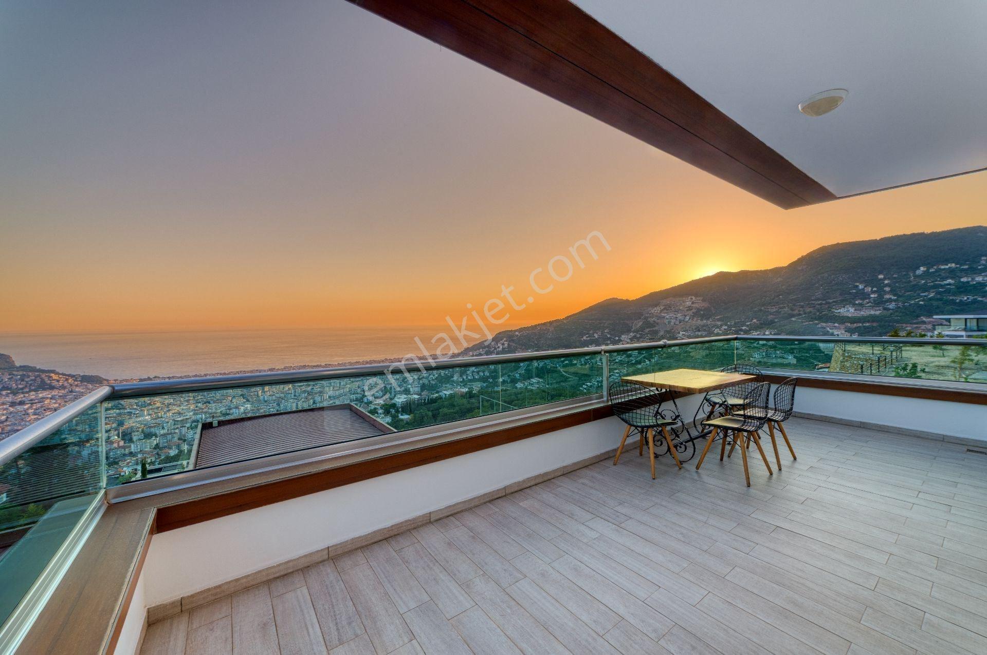 Alanya Bektaş’ta Panoramik Manzaralı, Özel Havuzlu 5+1 Lüks Tripleks Villa - Görsel 24