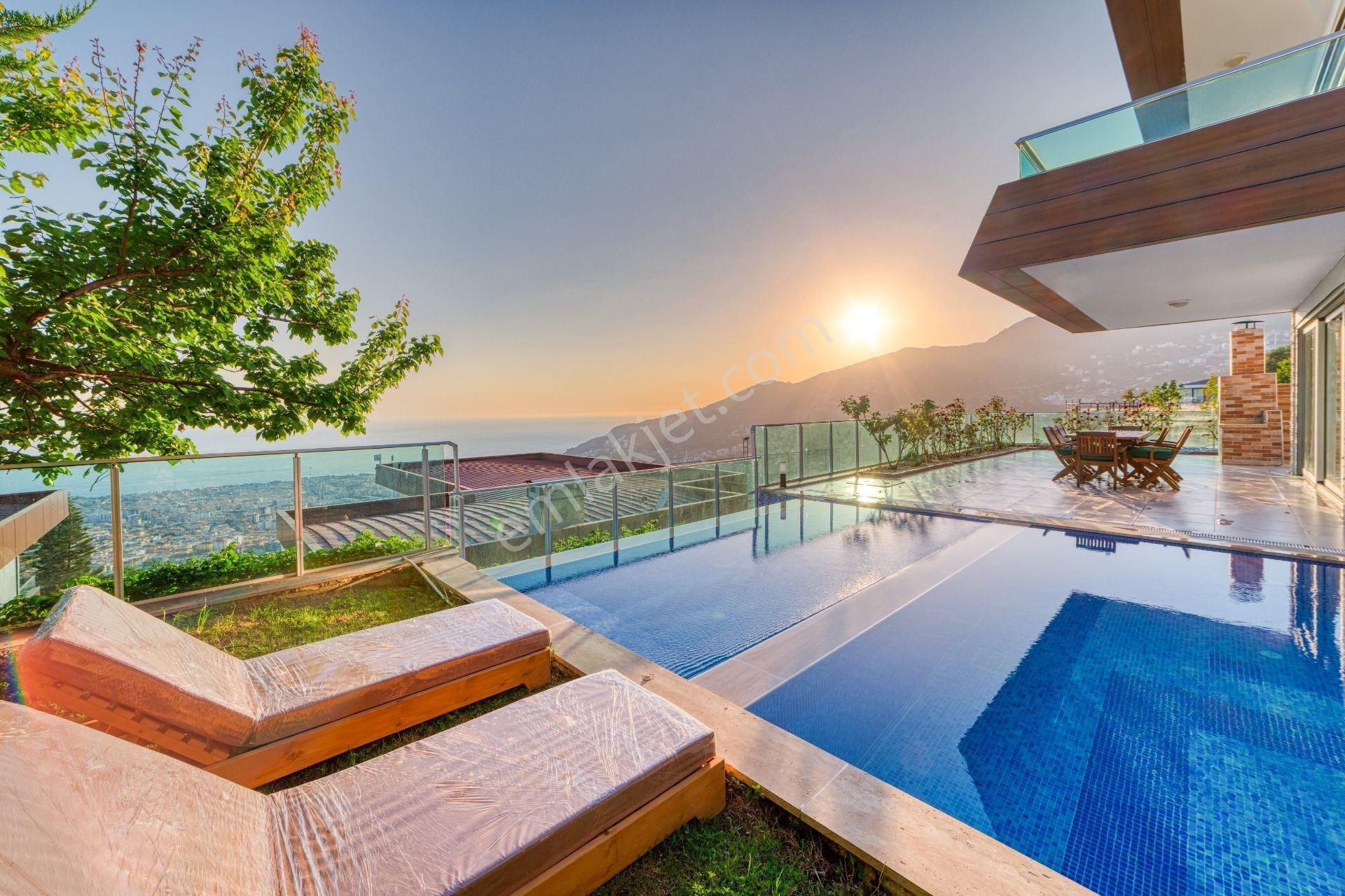 Alanya Bektaş’ta Panoramik Manzaralı, Özel Havuzlu 5+1 Lüks Tripleks Villa - Görsel 19