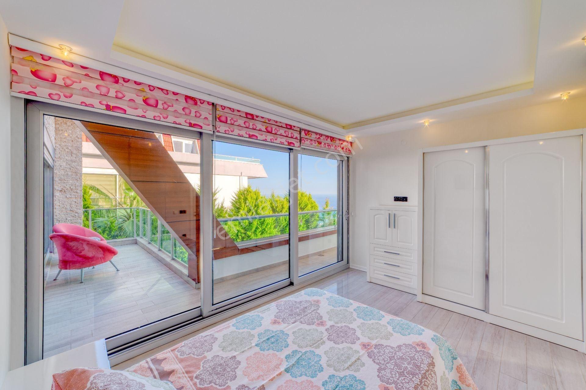 Alanya Bektaş’ta Panoramik Manzaralı, Özel Havuzlu 5+1 Lüks Tripleks Villa - Görsel 34