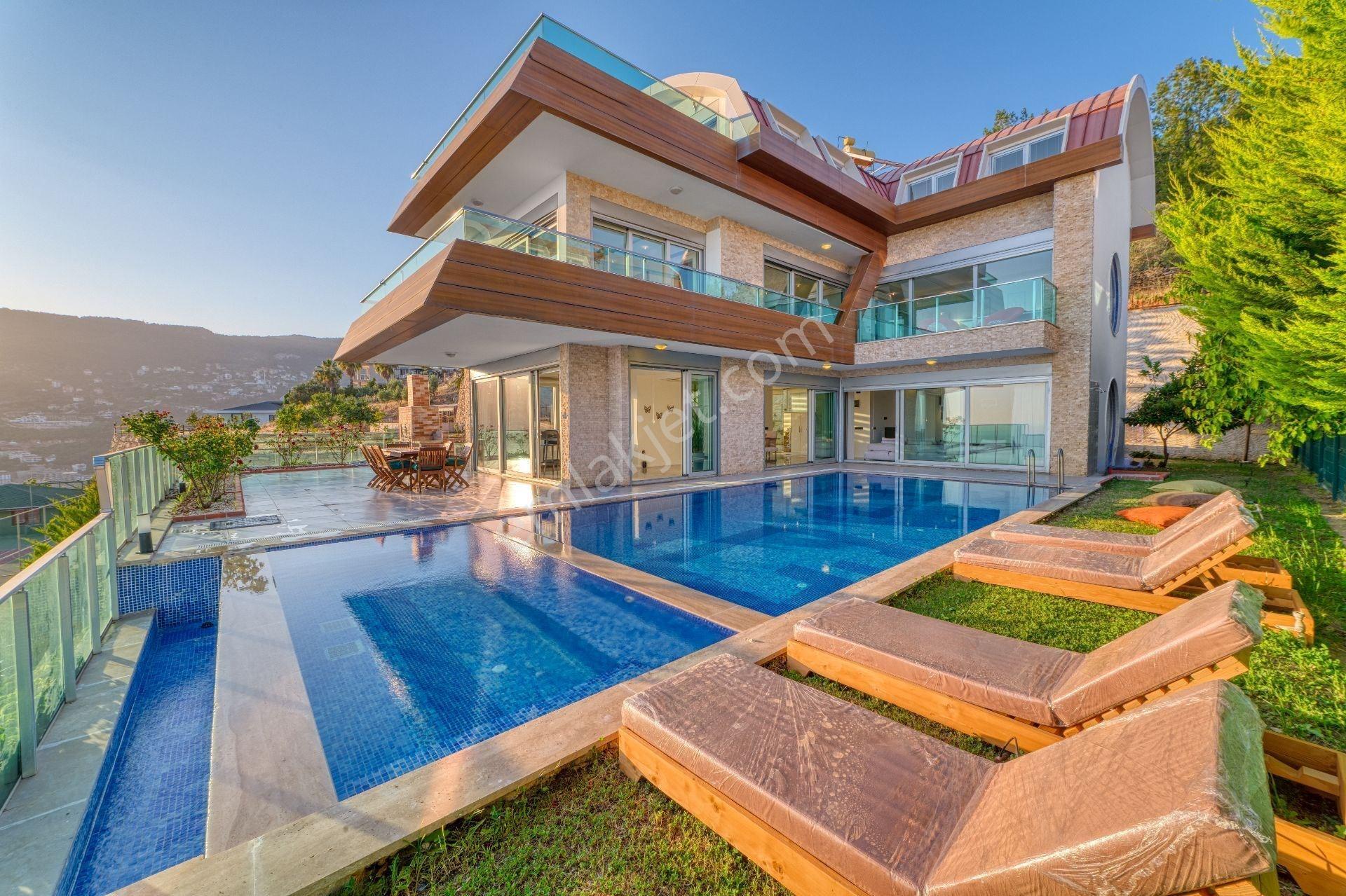 Alanya Bektaş’ta Panoramik Manzaralı, Özel Havuzlu 5+1 Lüks Tripleks Villa - Görsel 2