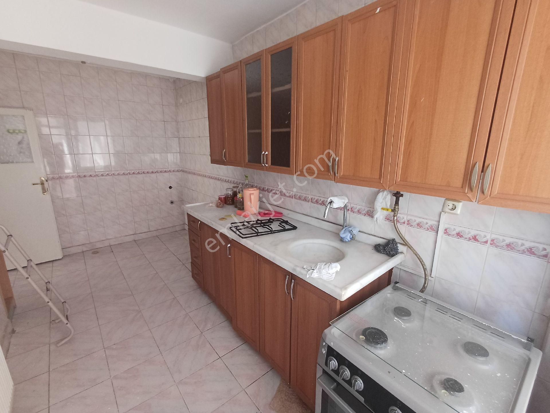 Satılık 3+1 Rızvanağa Cad Kışla 1. Sok Tezgel Market Karşısı - Görsel 11