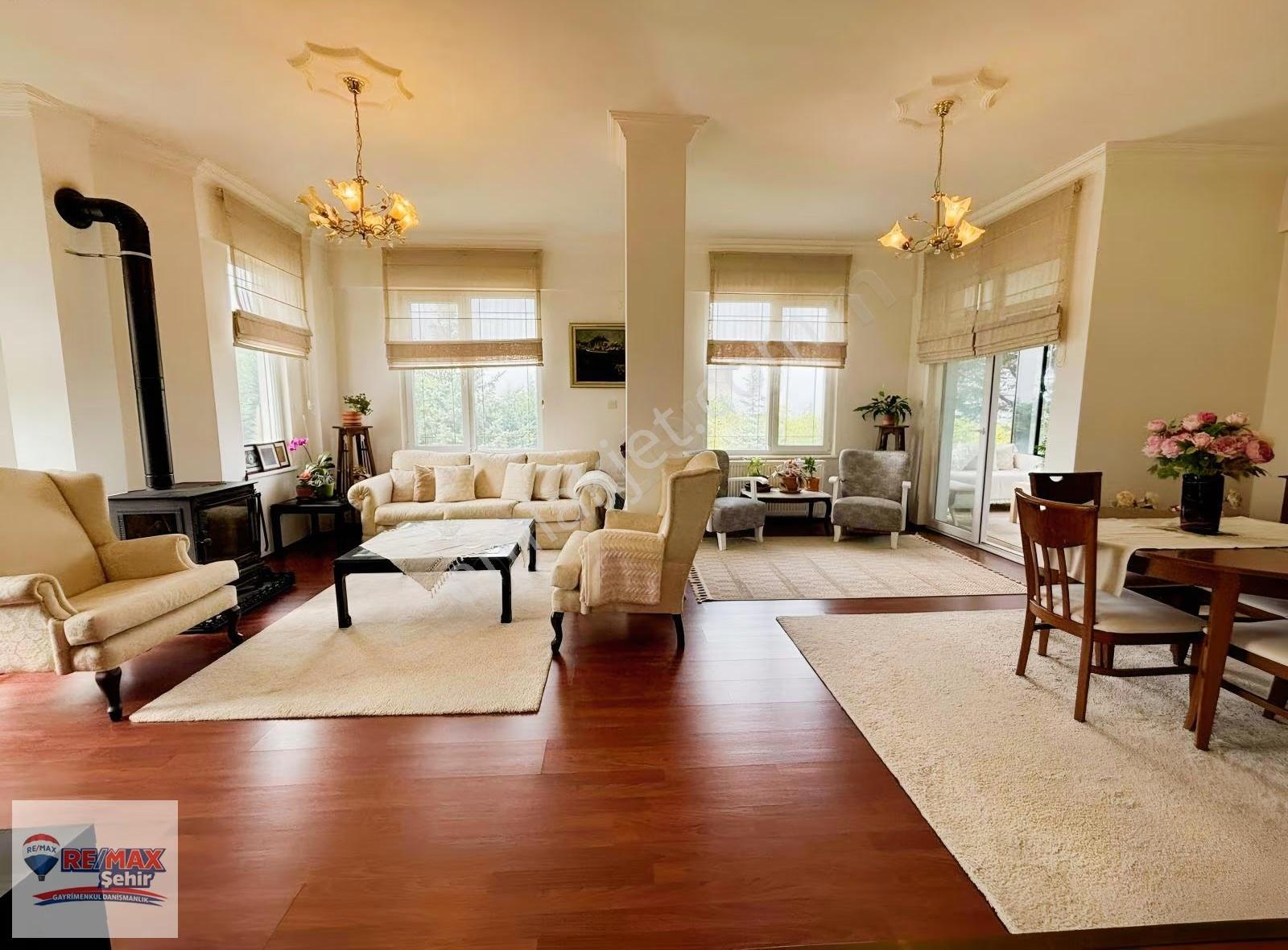 Remax Yalova Akköyde Deniz Manzaralı Tripleks Müstakil Villa - Görsel 12