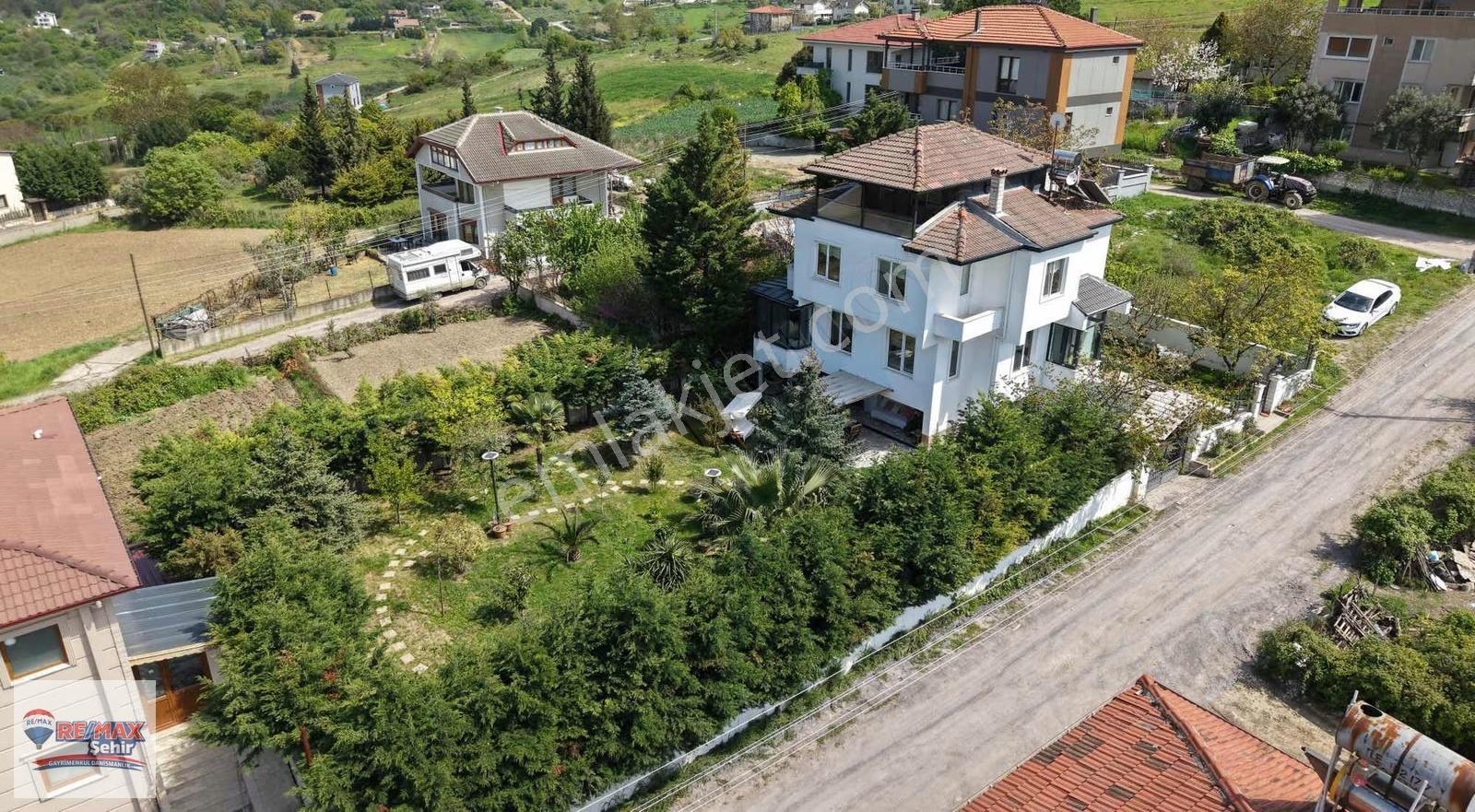 Remax Yalova Akköyde Deniz Manzaralı Tripleks Müstakil Villa - Görsel 32