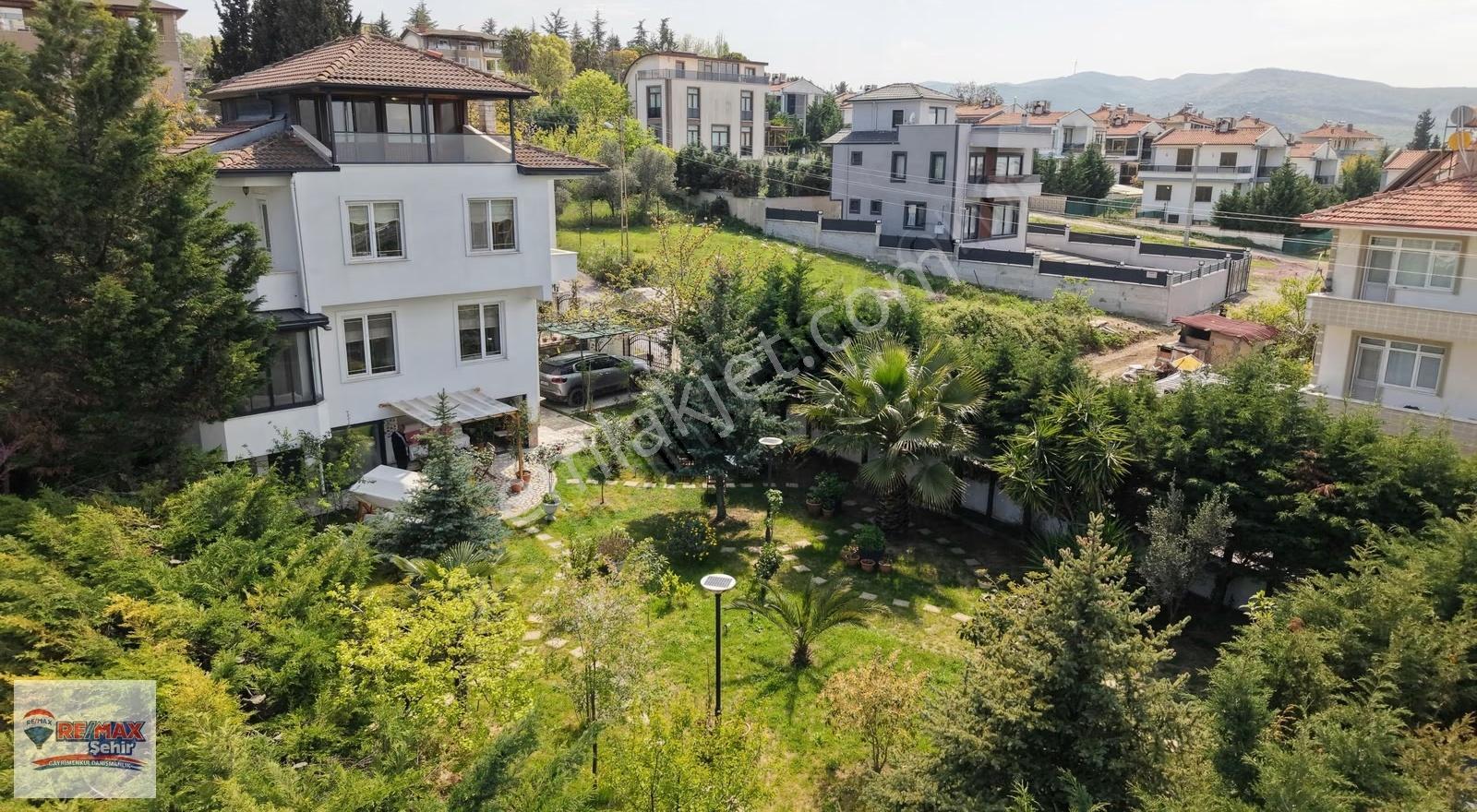 Remax Yalova Akköyde Deniz Manzaralı Tripleks Müstakil Villa - Görsel 31