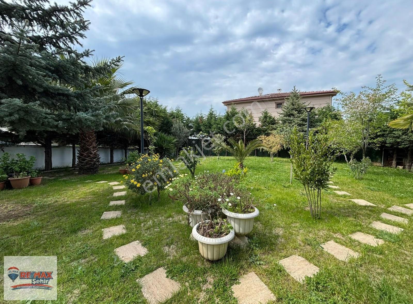 Remax Yalova Akköyde Deniz Manzaralı Tripleks Müstakil Villa - Görsel 11