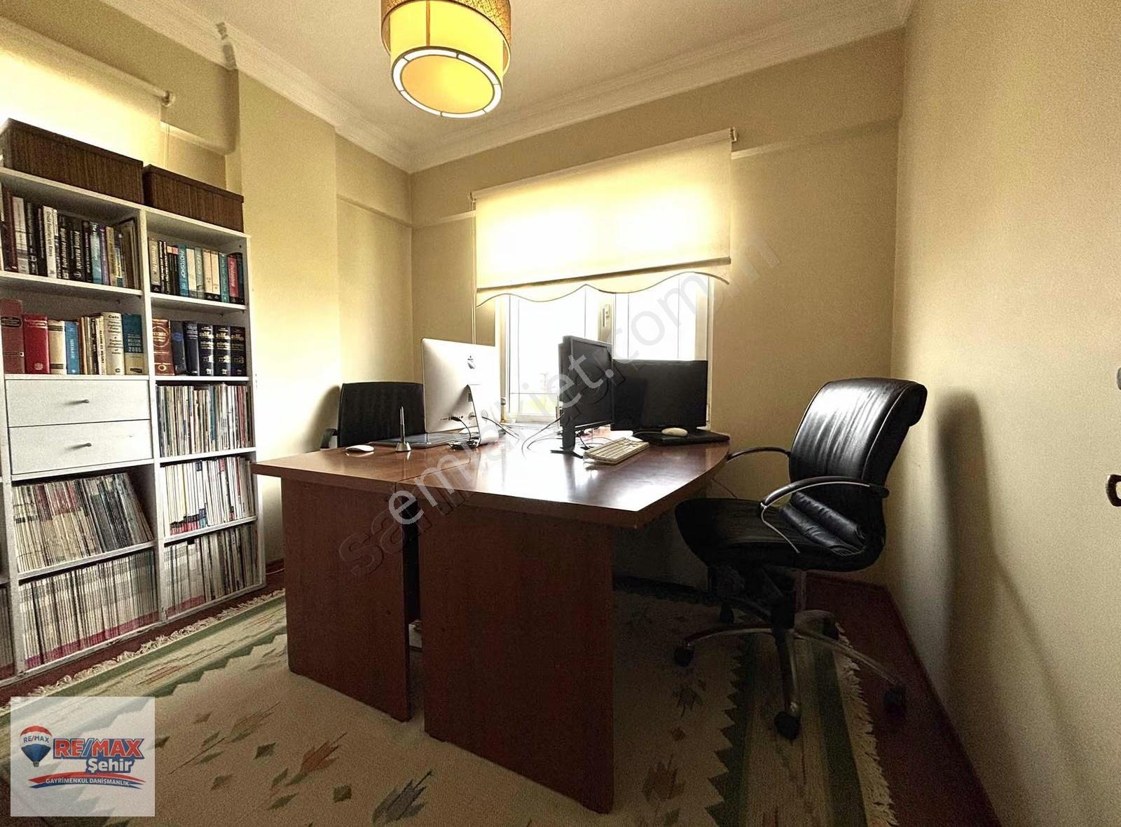 Remax Yalova Akköyde Deniz Manzaralı Tripleks Müstakil Villa - Görsel 21