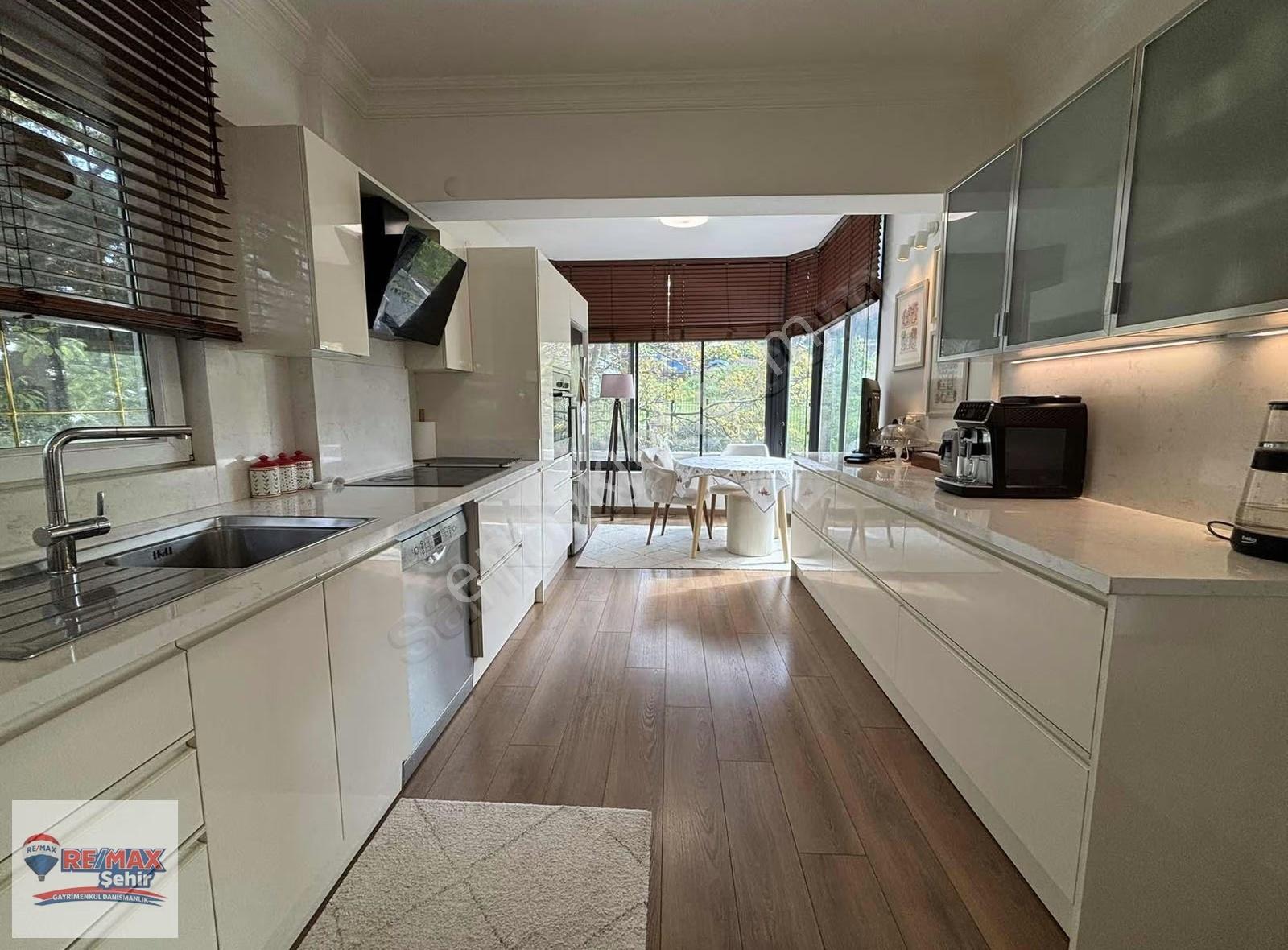 Remax Yalova Akköyde Deniz Manzaralı Tripleks Müstakil Villa - Görsel 6