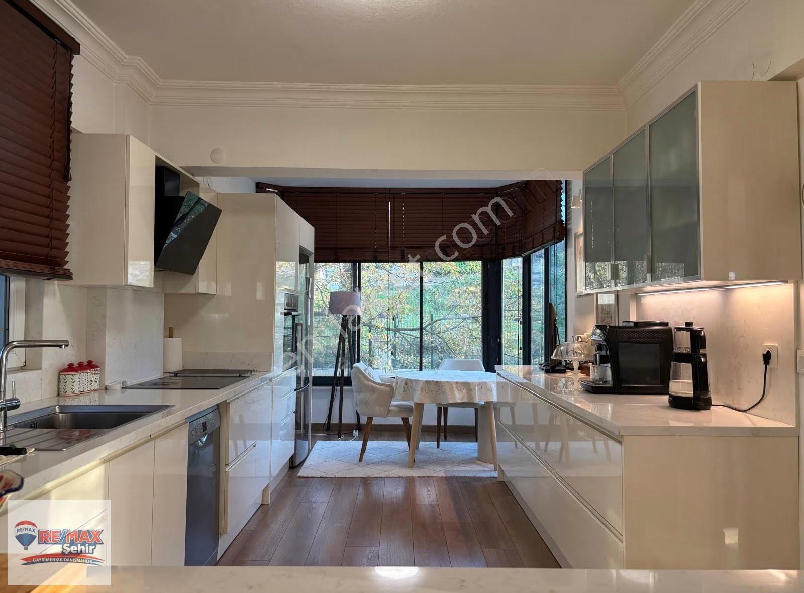 Remax Yalova Akköyde Deniz Manzaralı Tripleks Müstakil Villa - Görsel 5