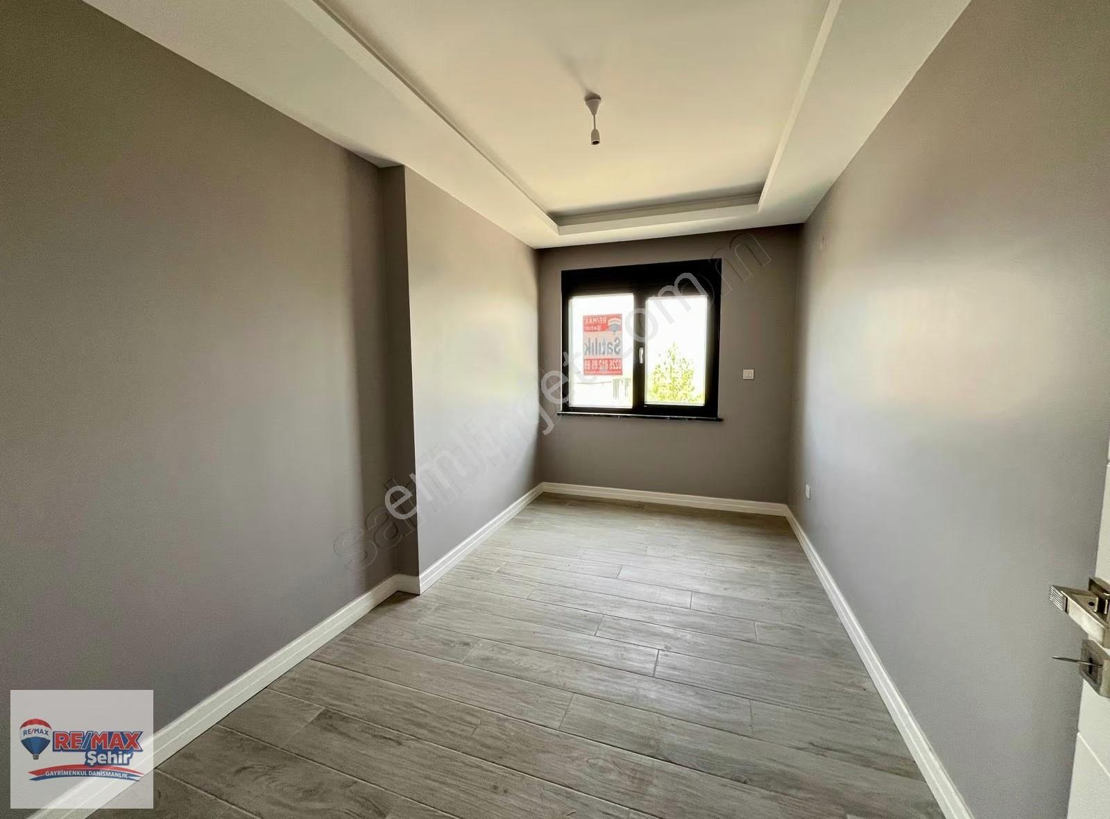 Re/max'dan Çiftlikköy'de Deniz Ve Doğa Manzaralı Sat. 3+1 Daire - Görsel 9