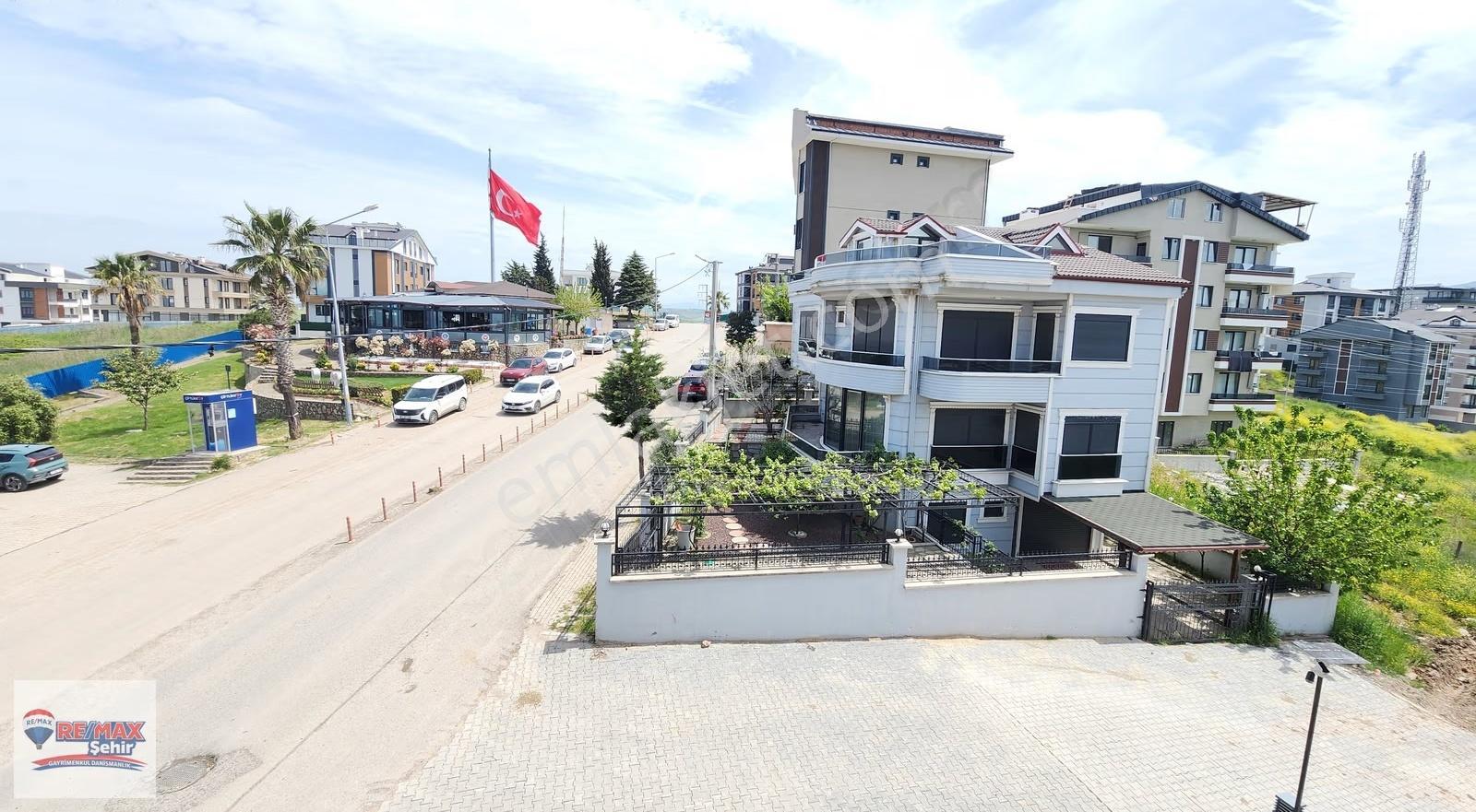 Re/max'dan Çiftlikköy'de Deniz Ve Doğa Manzaralı Sat. 3+1 Daire - Görsel 5