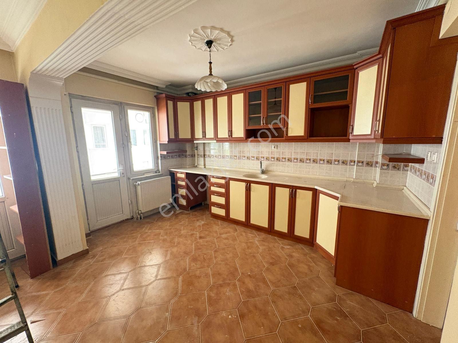 Milas Hayıtlı Mahallesinde 3+1 Doğalgazlı Ara Kat Kiralık Daire - Görsel 7