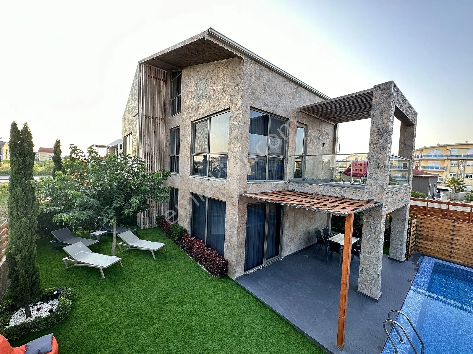 Antalya Kadriyede Müstakil Havuzlu Ve Bahçeli 3+1 Villa | Tekce