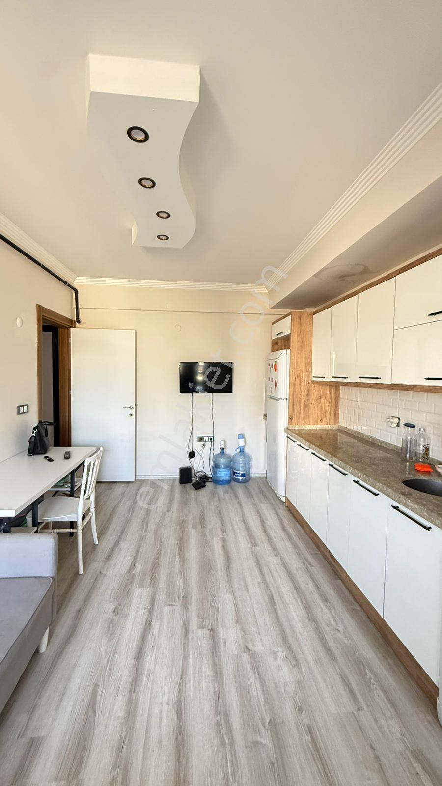 Zeki Emlak'tan Manisa Muradiye Mahallesinde Cadde Üstü 1+1 Eşyalı Kiralık Daire - Görsel 3
