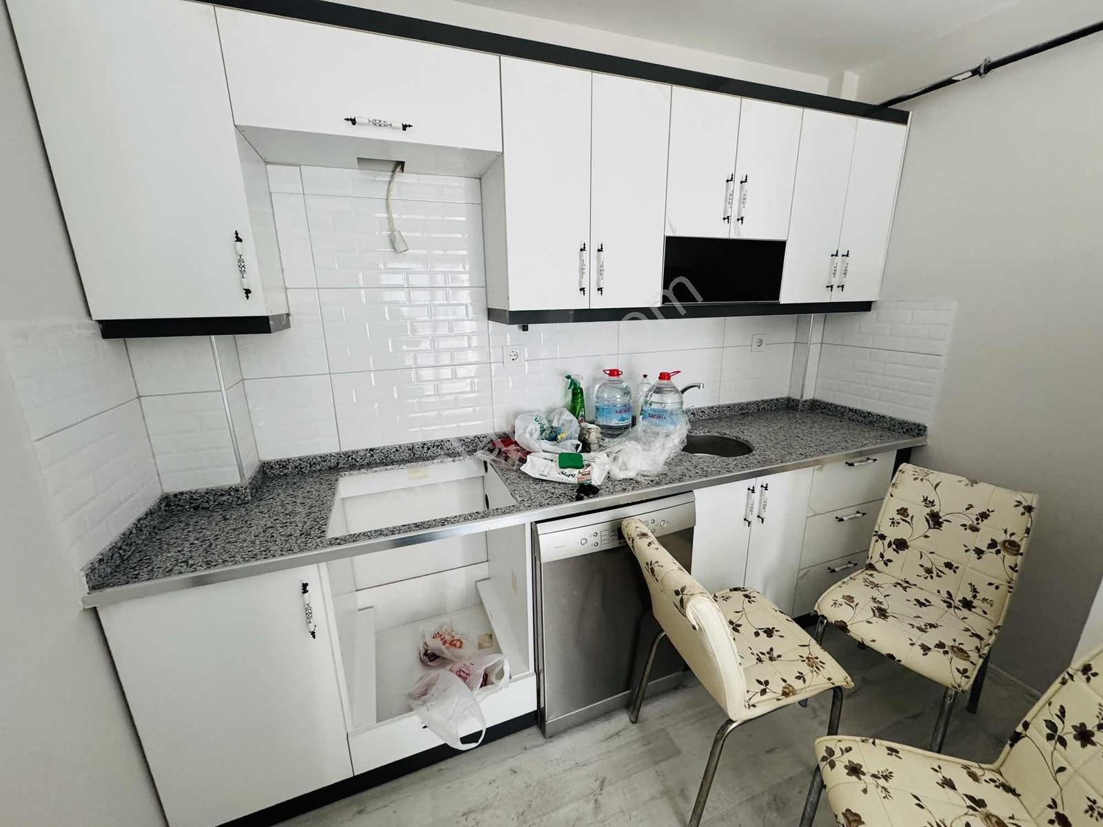 Cengiz Topel Mahallesinde Eşyalı Kiralık 1+1 Ara Kat Fırsatı - Görsel 2