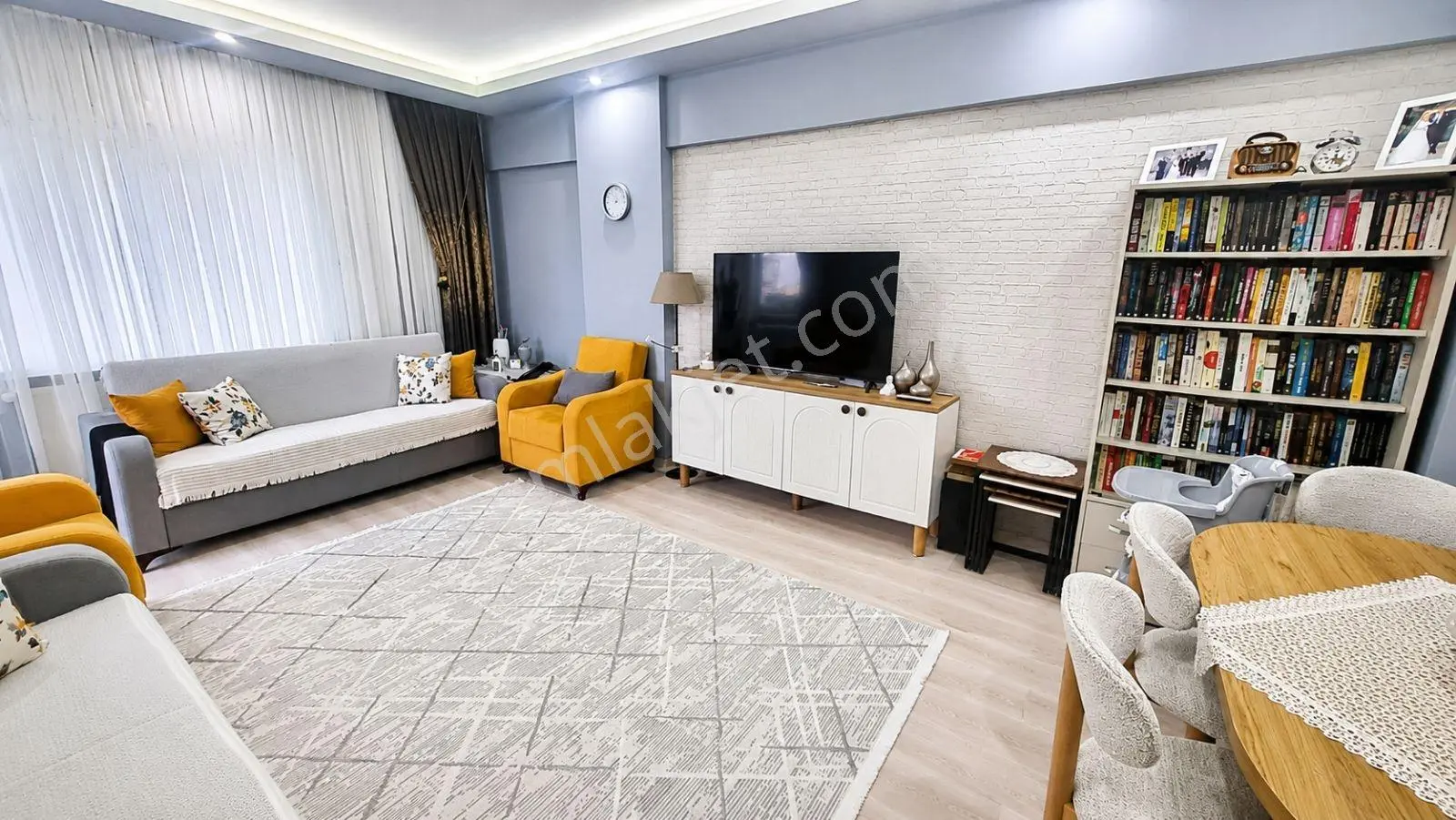 Siteler'de Doğalgazlı, Geniş, Cadde Üzeri Satılık 3+1 Daire
