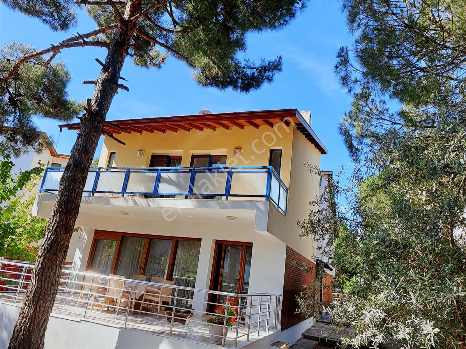 Ayvalık Şeytan Sofrası Mevkiinde 3+1 Kiralık Müstakil Villa