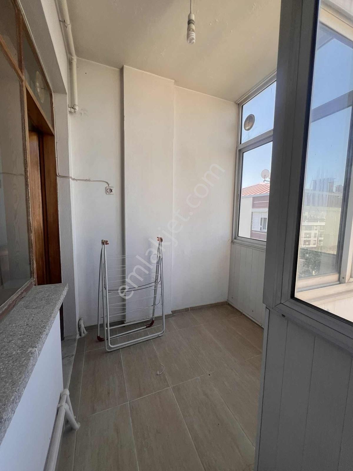 Buca Belediyesi Civarı 3+1 Mobilyalı Daire - Görsel 4