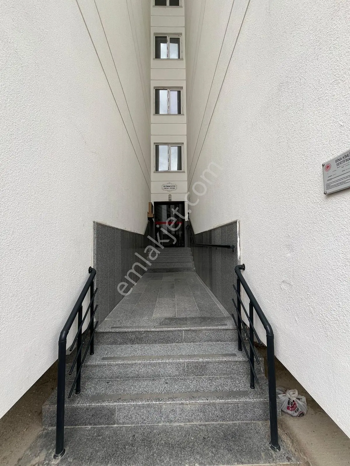 Yeni Deregümünde 3+1 Oturuma Hazır Ara Kat Satılık Daire - Görsel 3