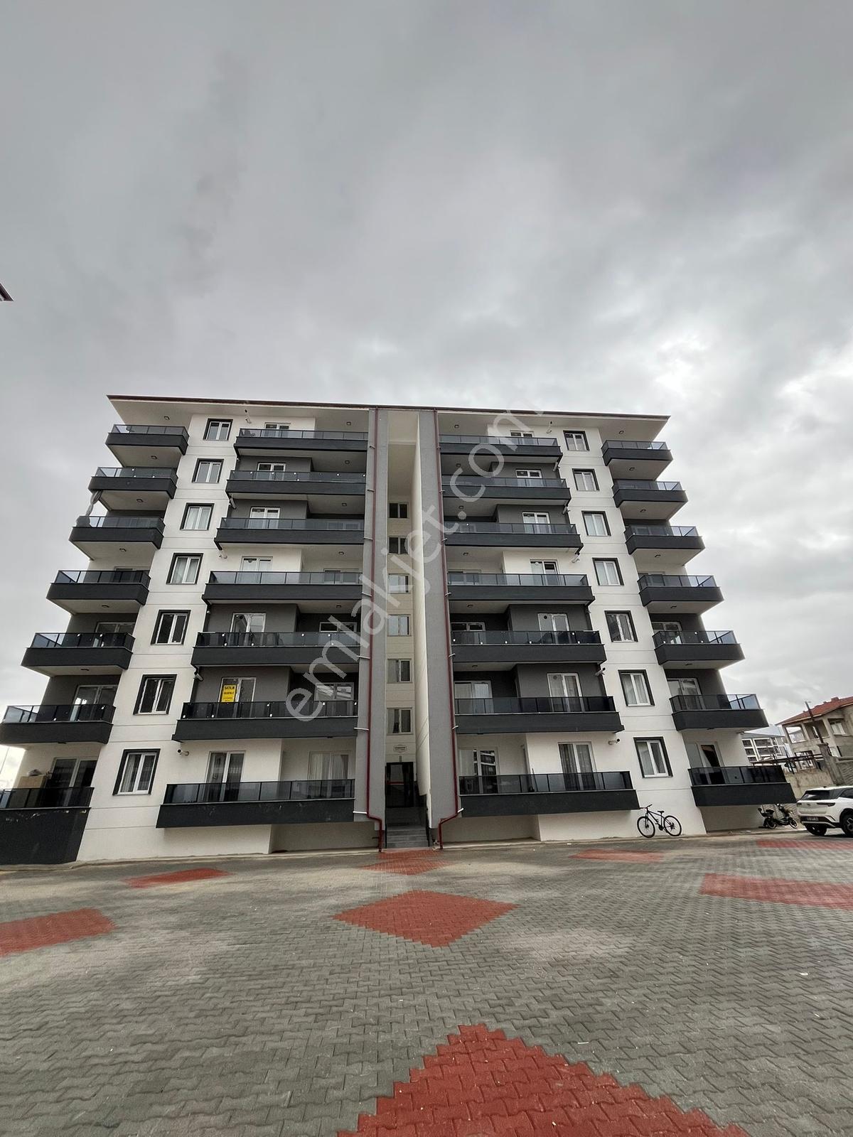 Yeni Deregümünde 3+1 Oturuma Hazır Ara Kat Satılık Daire