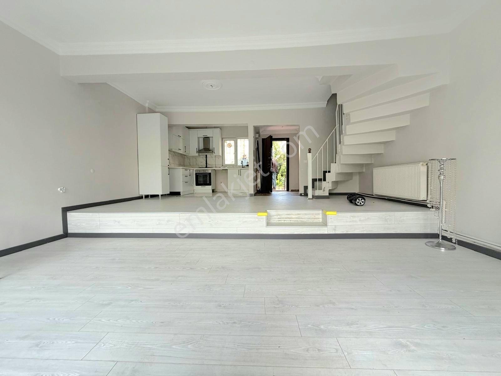 Gürpınarda Denize Yakın Geniş Bahçeli 4+1 Satılık Villa - Görsel 18