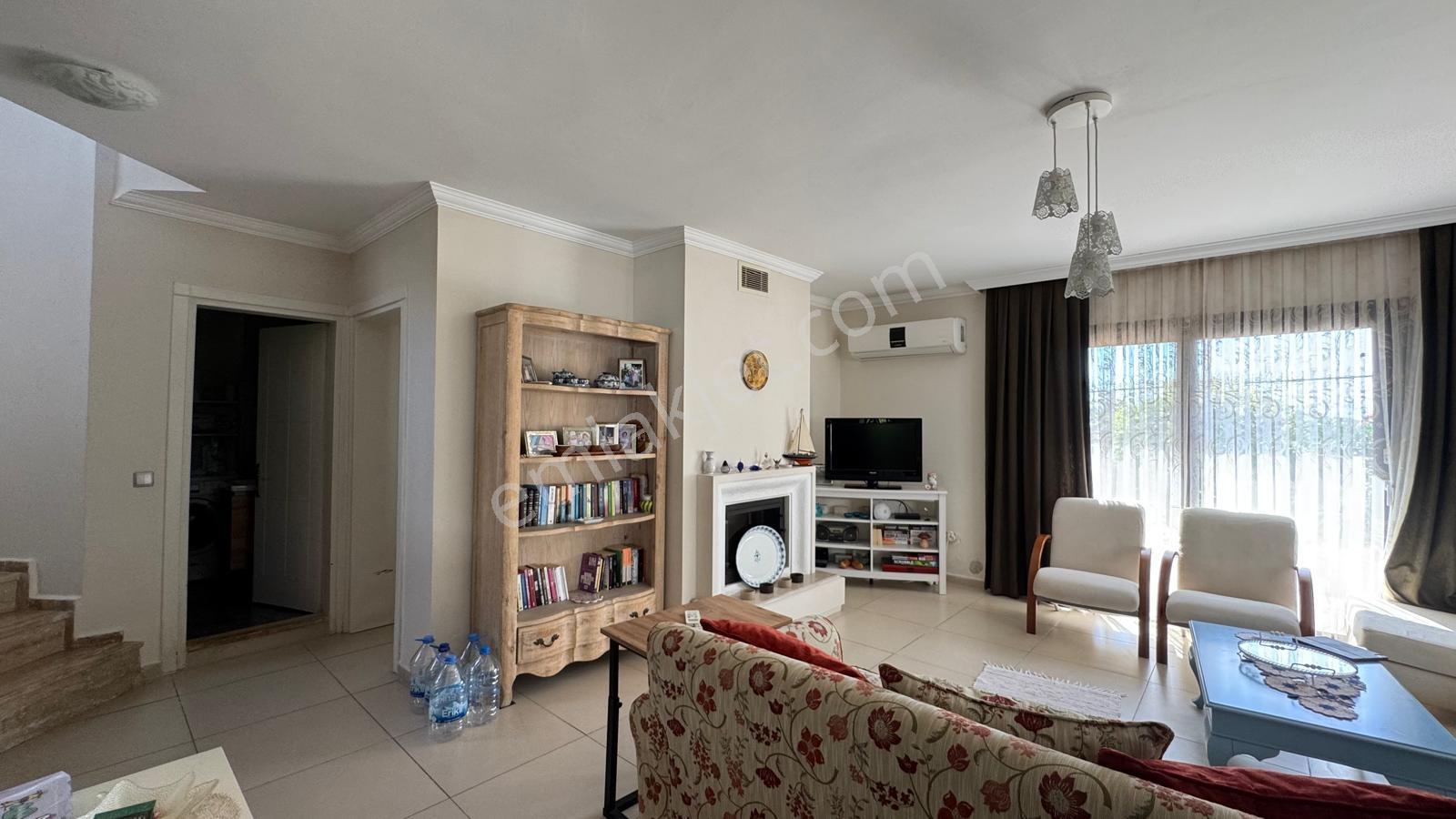 Bağla`da Havuzlu Site İçinde Şömineli 3+1 Lüks Müstakil Villa - Görsel 19