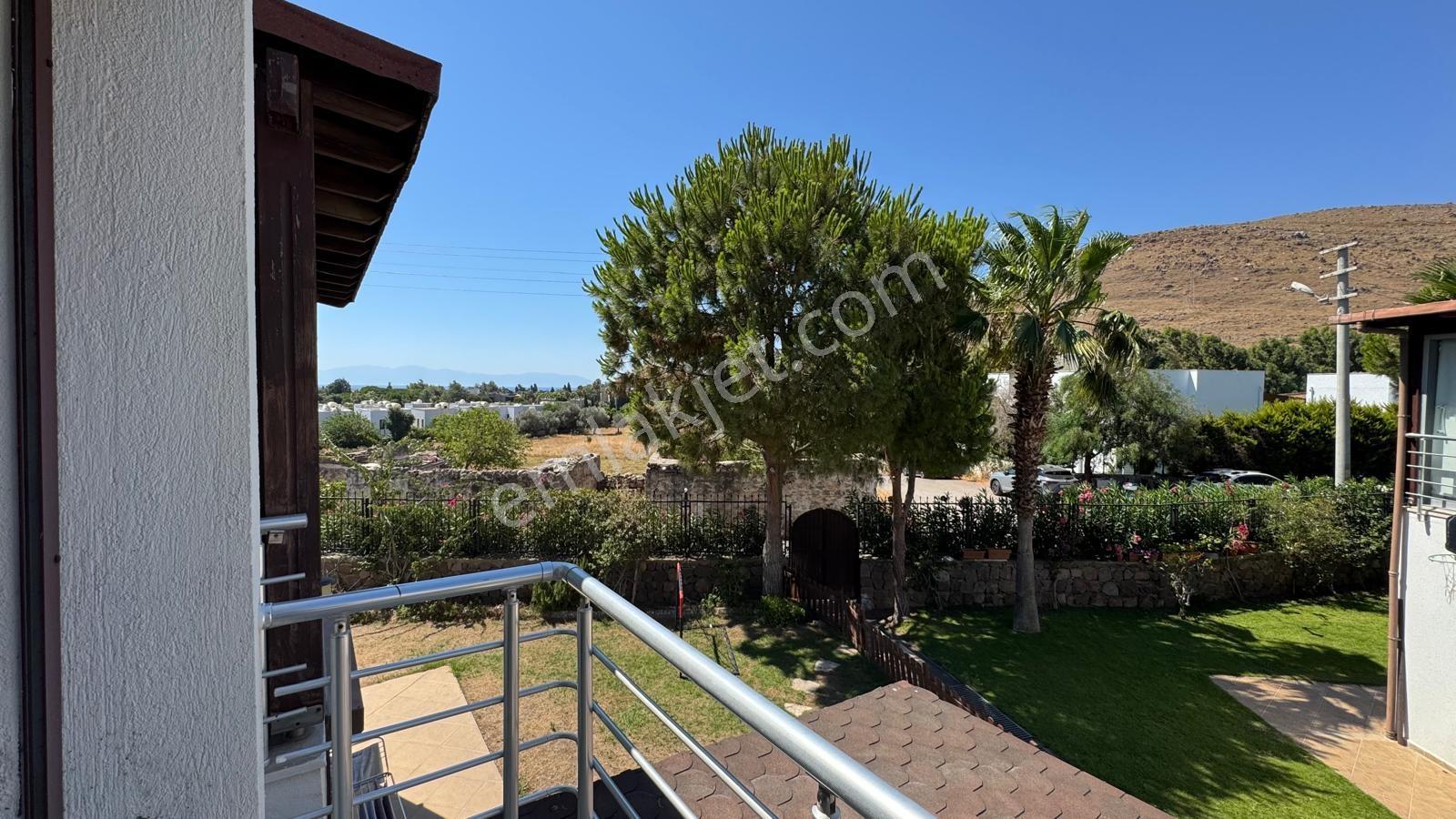 Bağla`da Havuzlu Site İçinde Şömineli 3+1 Lüks Müstakil Villa - Görsel 31
