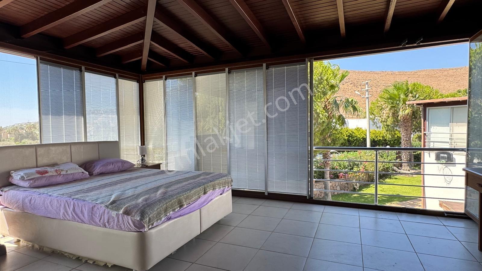Bağla`da Havuzlu Site İçinde Şömineli 3+1 Lüks Müstakil Villa - Görsel 8