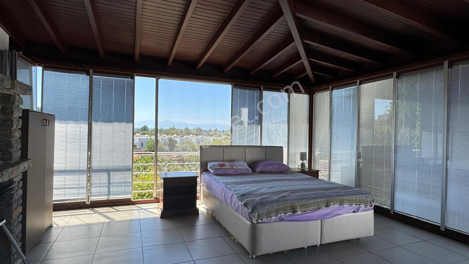 Bağla`da Havuzlu Site İçinde Şömineli 3+1 Lüks Müstakil Villa - Görsel 6