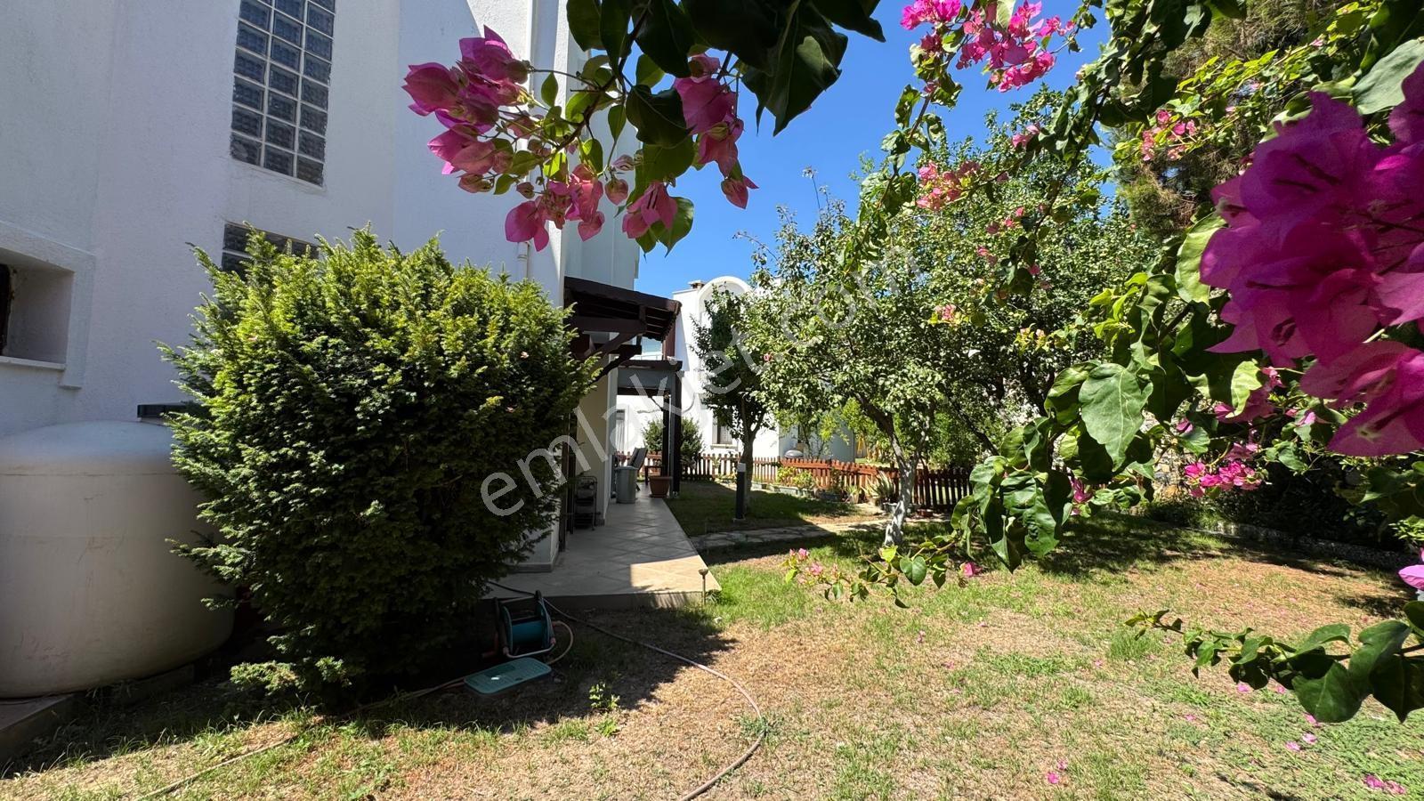 Bağla`da Havuzlu Site İçinde Şömineli 3+1 Lüks Müstakil Villa - Görsel 11