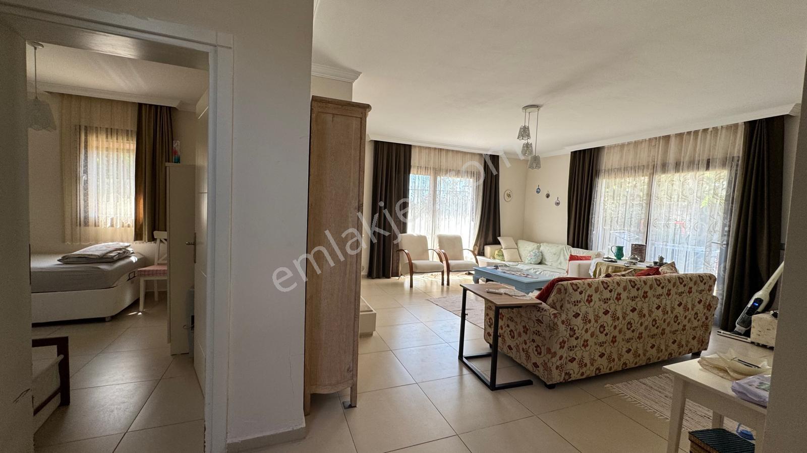 Bağla`da Havuzlu Site İçinde Şömineli 3+1 Lüks Müstakil Villa - Görsel 23