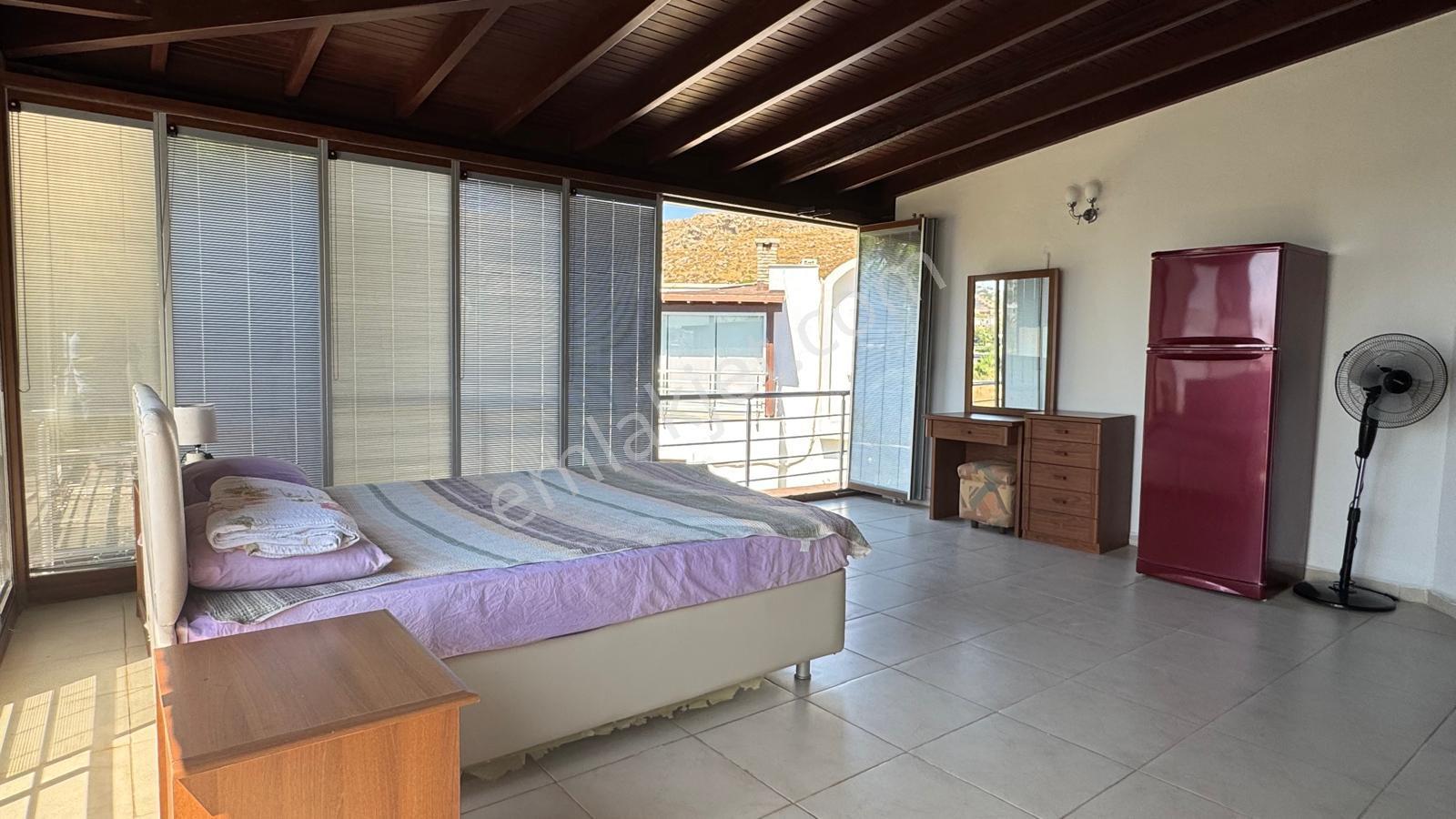 Bağla`da Havuzlu Site İçinde Şömineli 3+1 Lüks Müstakil Villa - Görsel 17