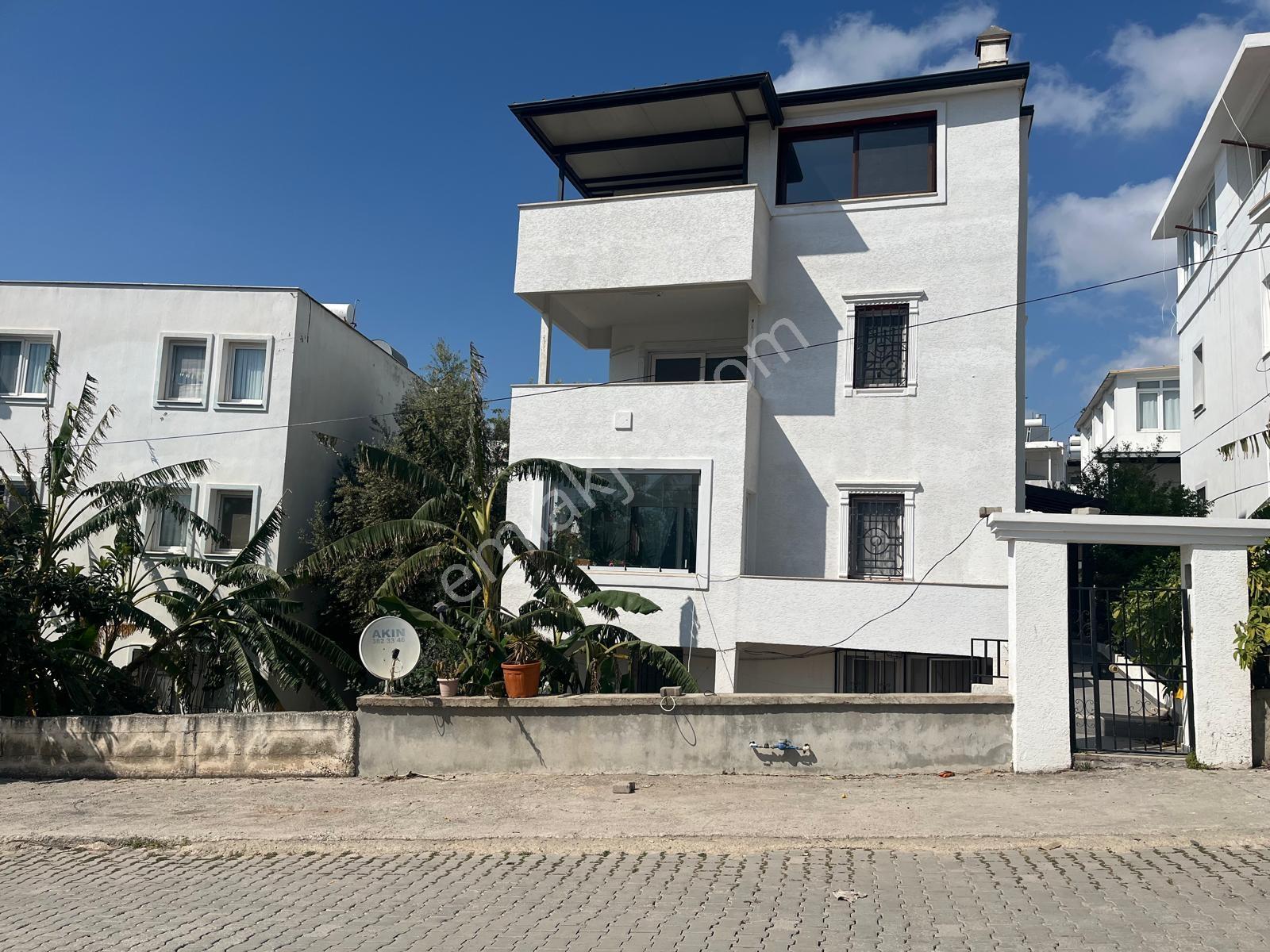 Turgutreiste Komple Satılık Bina-2 Adet 1+1 Ve 2+2 Dubleks