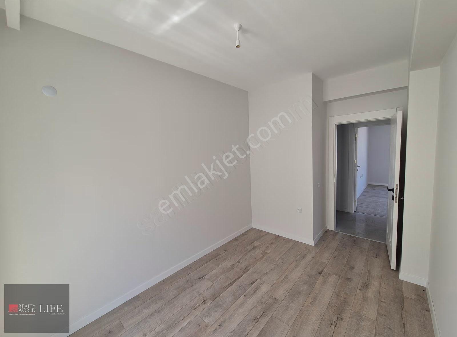 Rw Lıfe // Emek Mh Ormanlı Sk Üzerinde Ara Kat 2+1 Kiralık Daire - Görsel 24