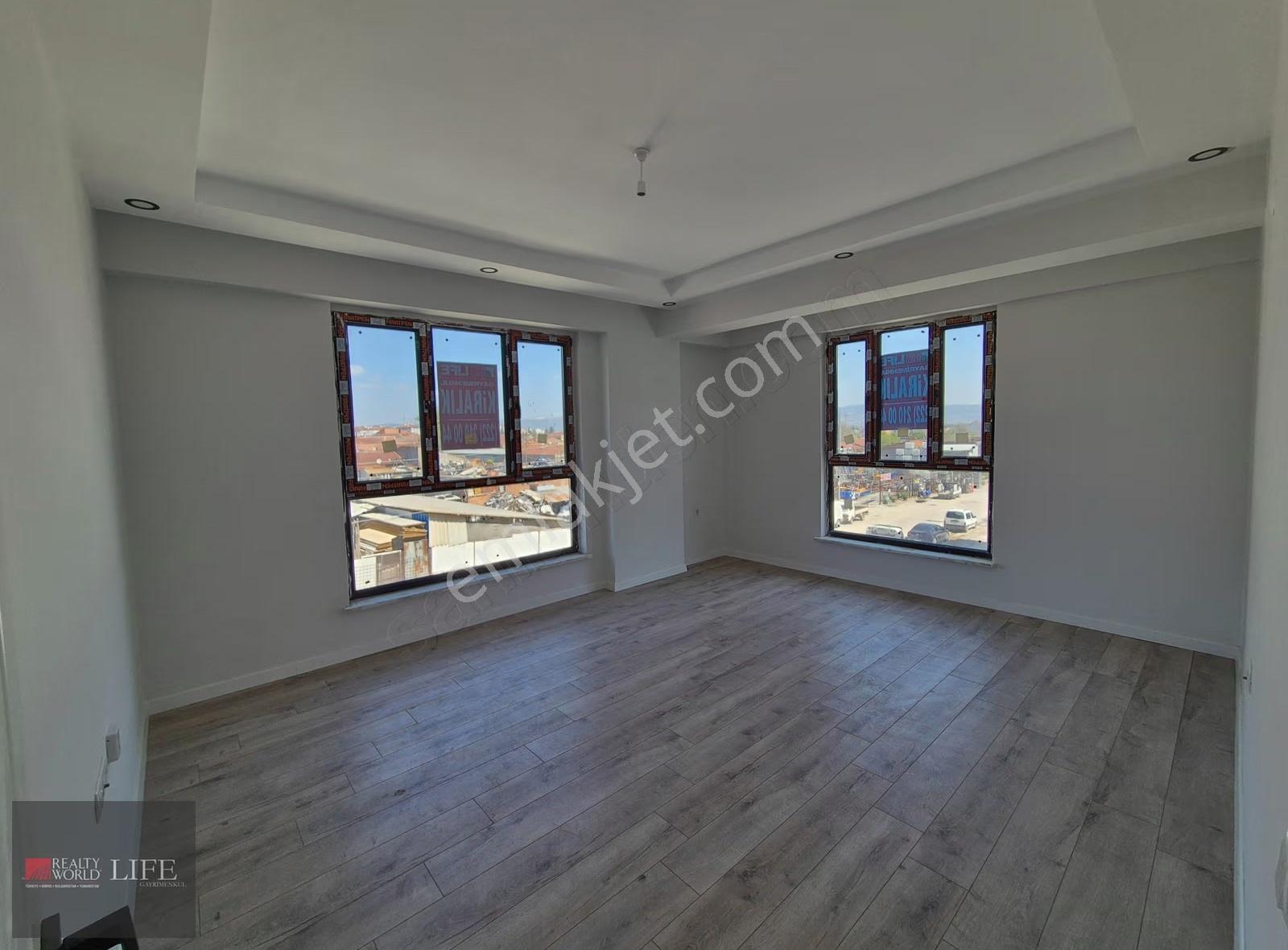 Rw Lıfe // Emek Mh Ormanlı Sk Üzerinde Ara Kat 2+1 Kiralık Daire - Görsel 7