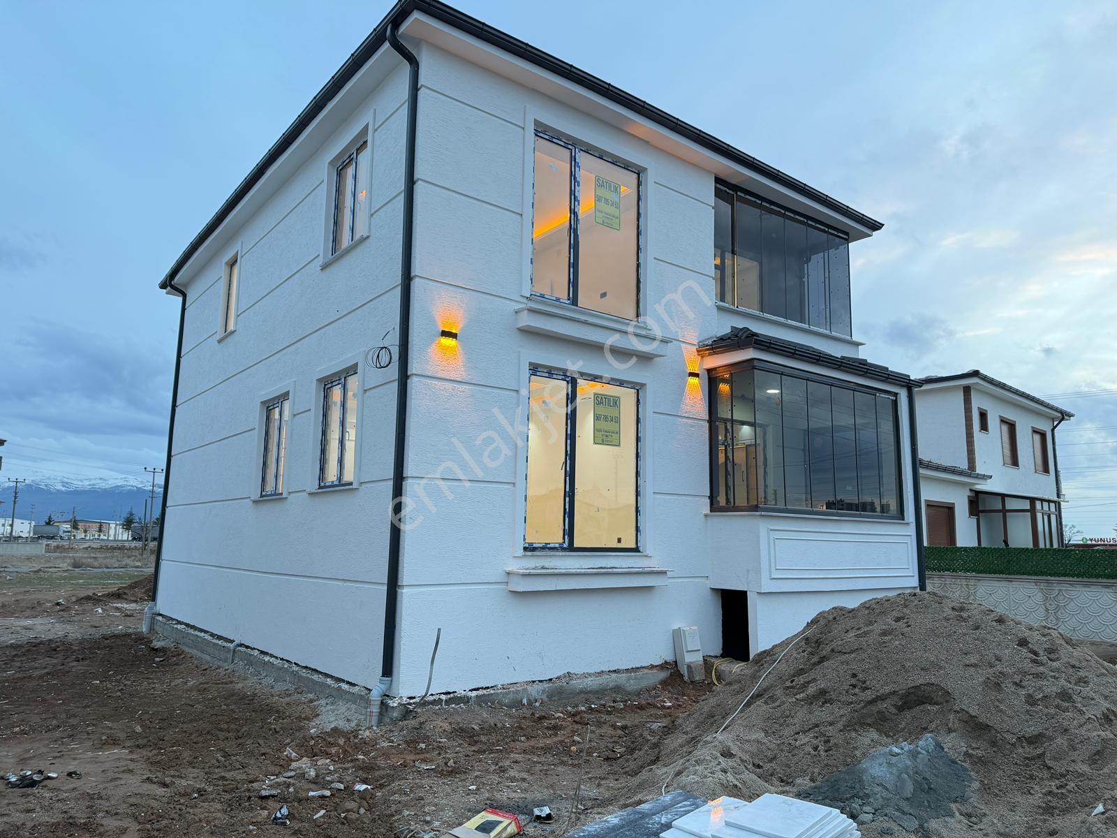 Yaman'dan Malazgirt Mah 2 Adet Satılık 4.5+1 Satılık Sıfır Villa - Görsel 15