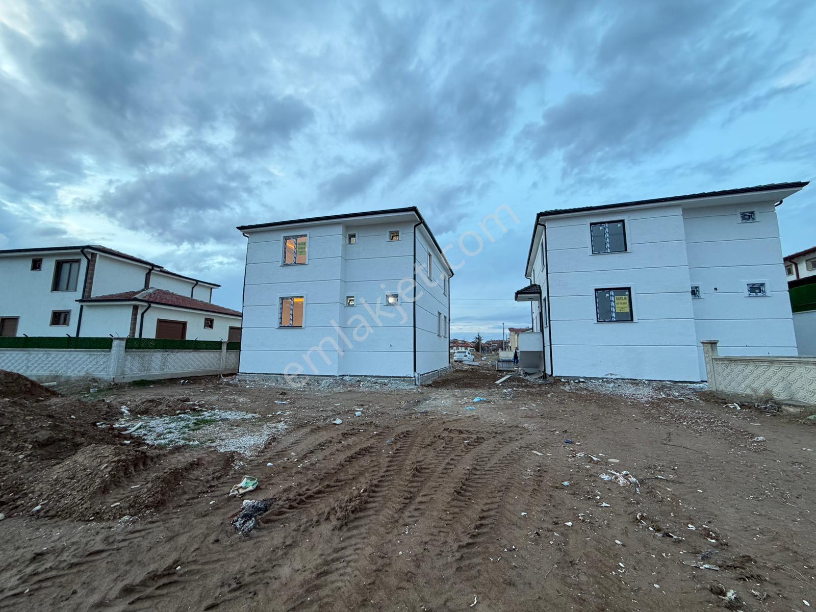 Yaman'dan Malazgirt Mah 2 Adet Satılık 4.5+1 Satılık Sıfır Villa - Görsel 14