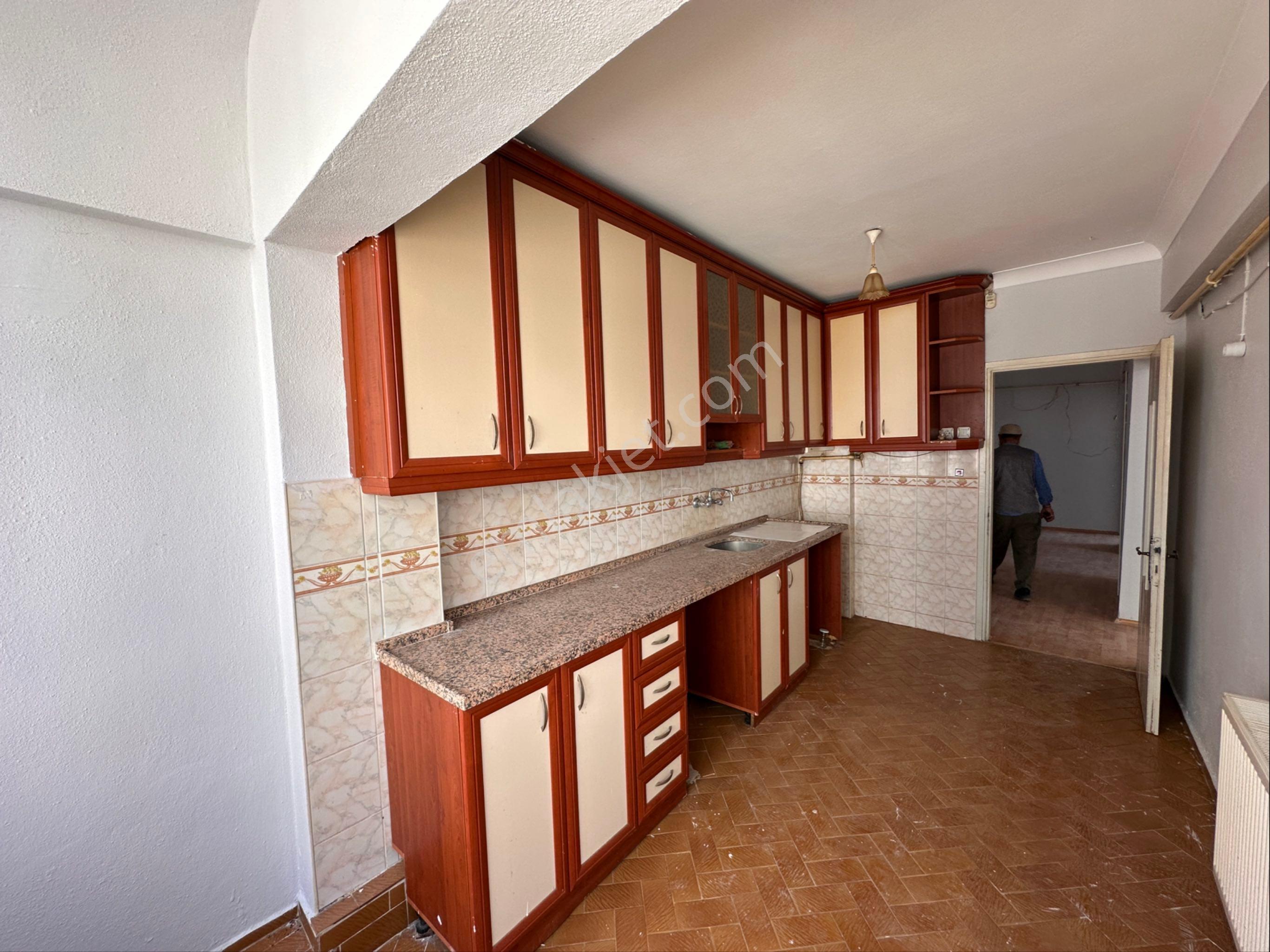 Kasrevi’den Çarşıda Kiralık Asansörlü Arakat Daire - Görsel 3