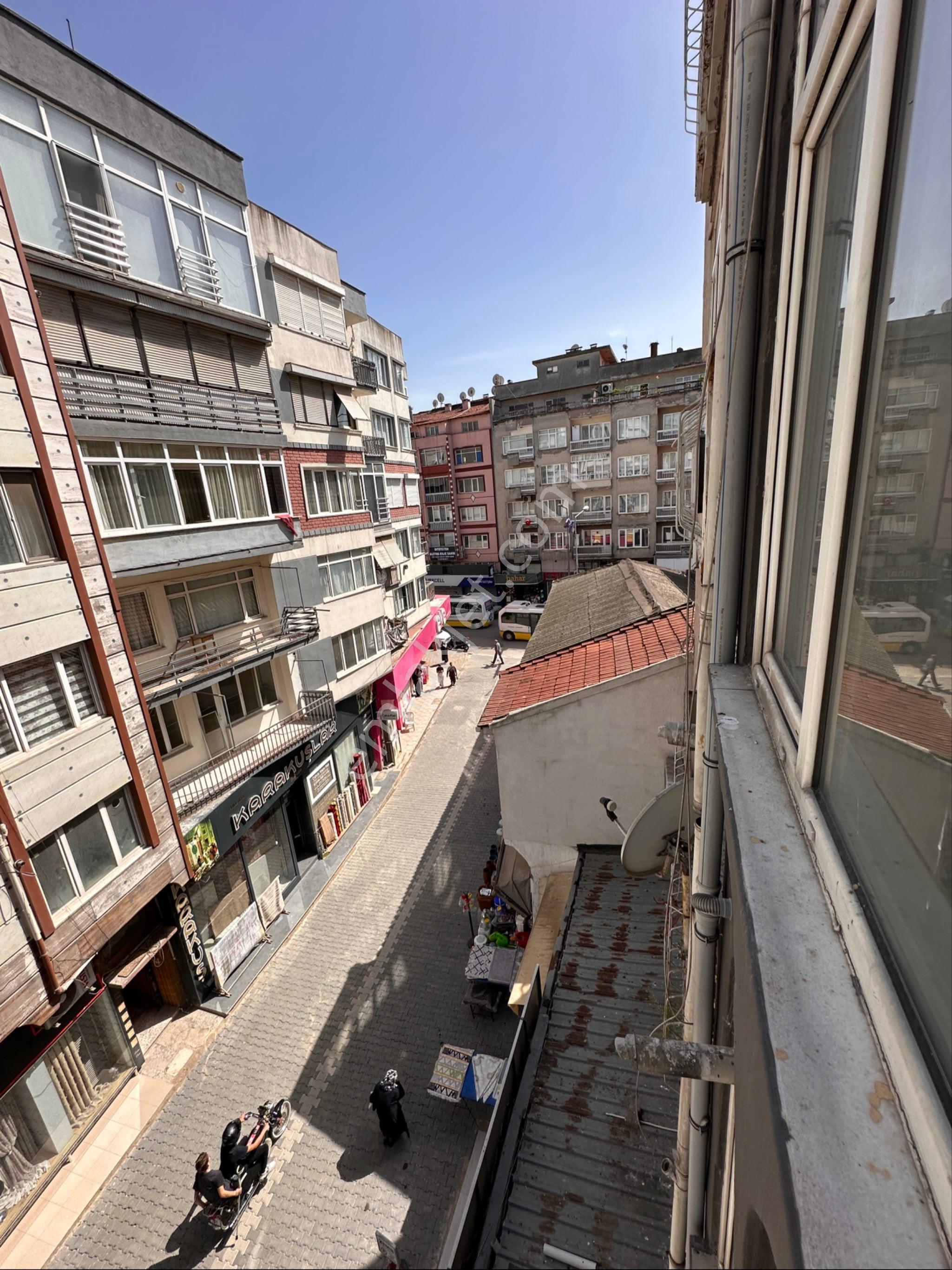 Kasrevi’den Çarşıda Kiralık Asansörlü Arakat Daire - Görsel 5