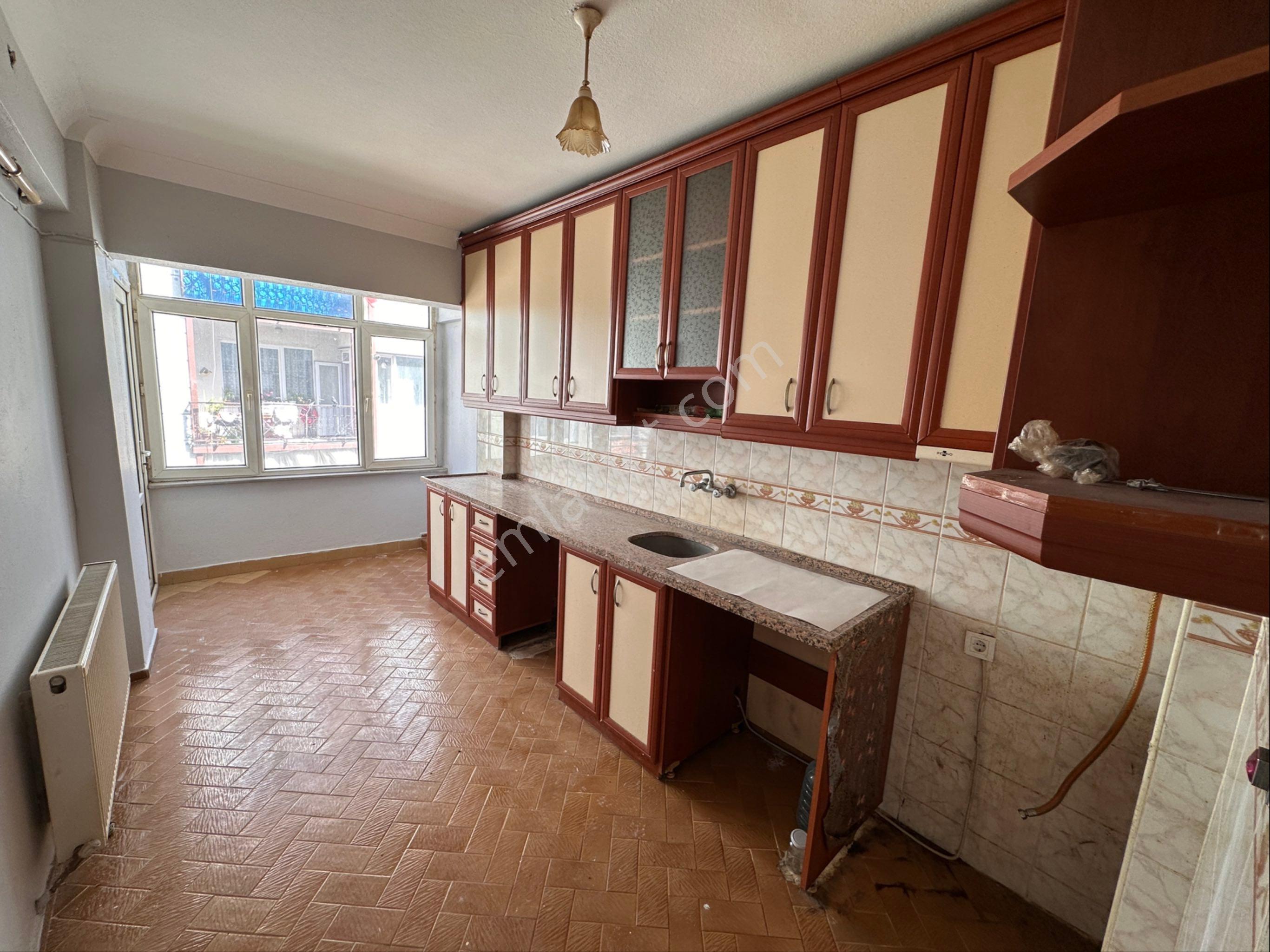 Kasrevi’den Çarşıda Kiralık Asansörlü Arakat Daire - Görsel 7