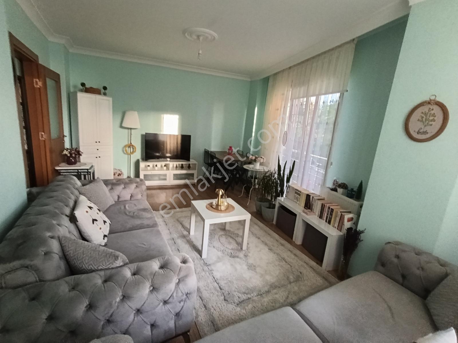 Yakacık Çarşı Mahallesinde Satılık 2+1 Daire