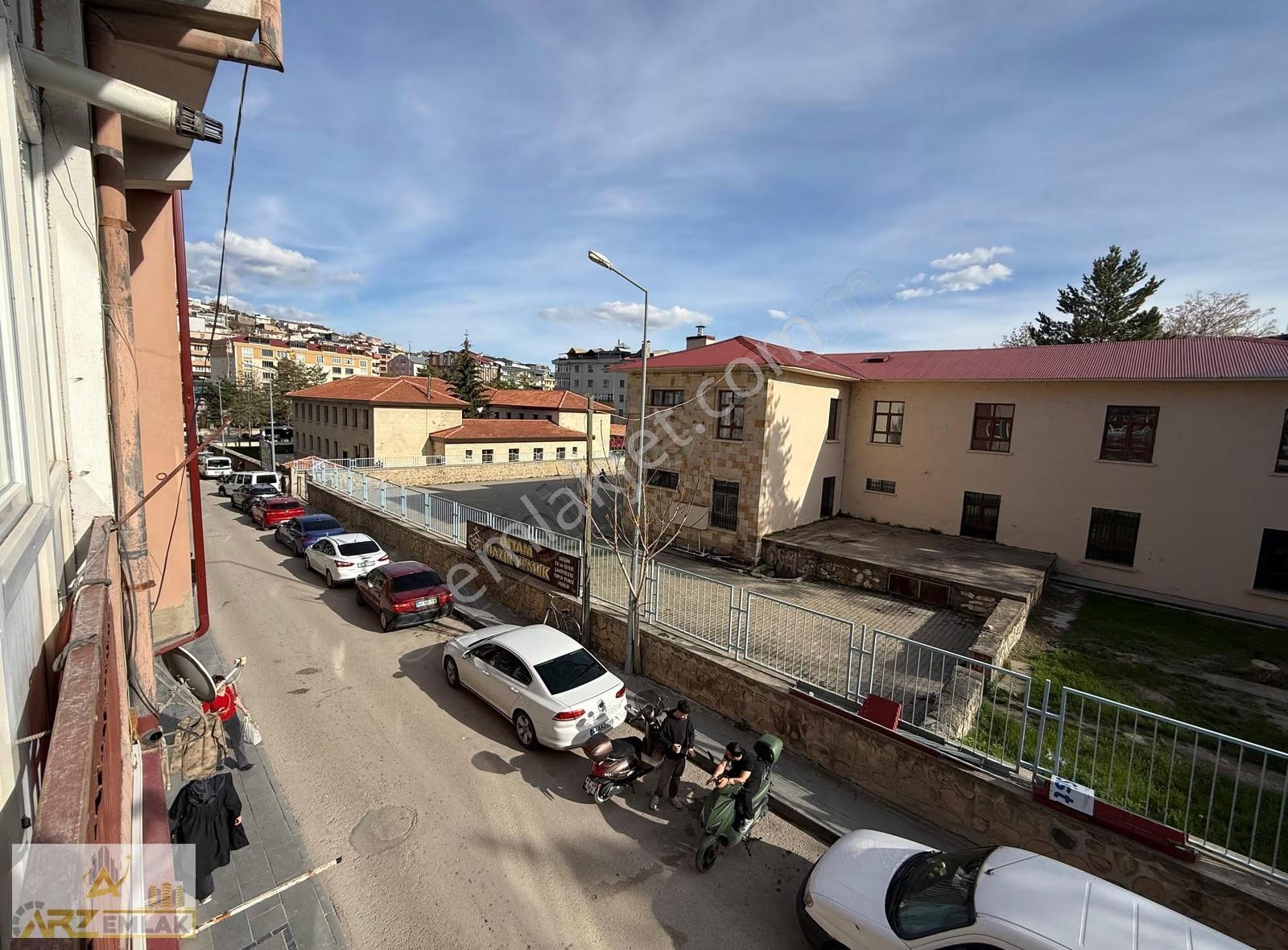 Merkez Çarşıda 2+1 Kiralık Daire Arz Emlaktan - Görsel 16